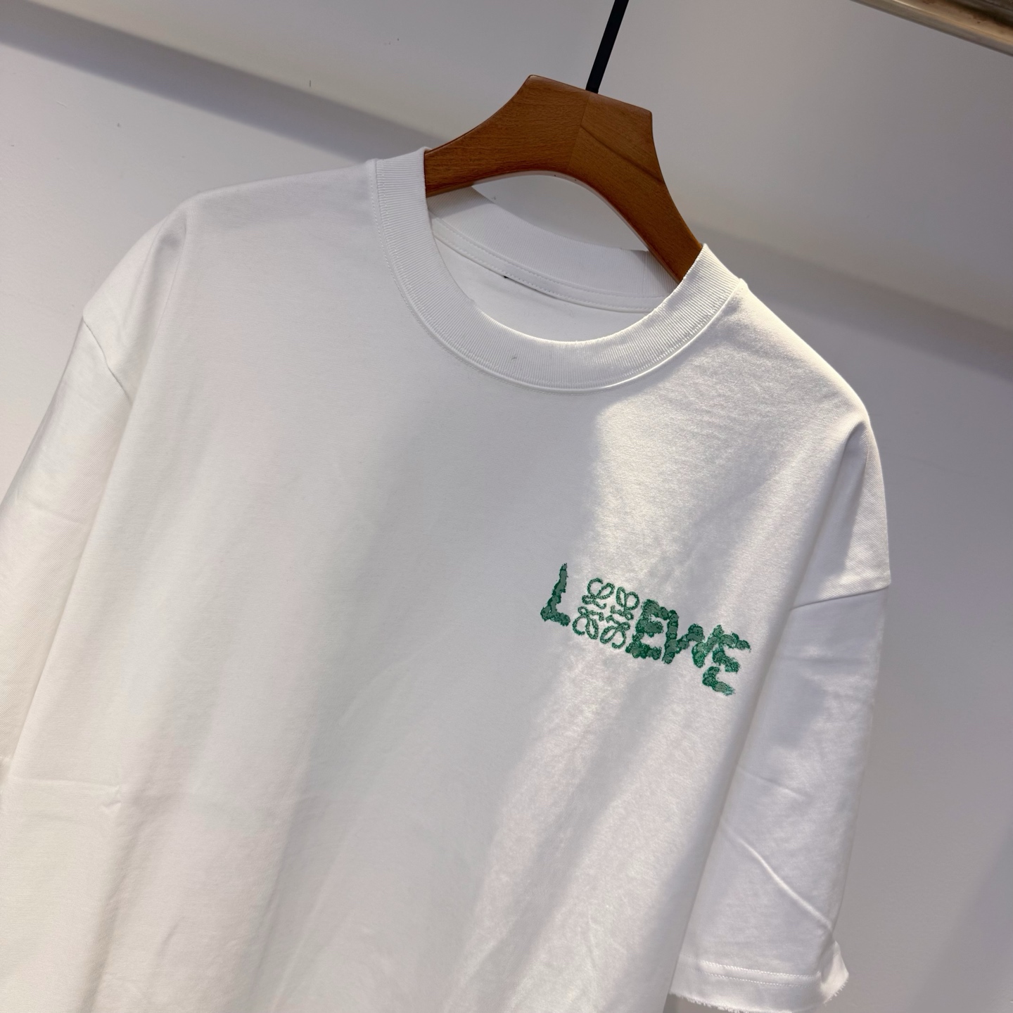 罗1威 2026夏季新款短袖 走秀款 今年最新最设计 非常洋气 独家定制原版面料 最新图案搭配涂鸦设计 