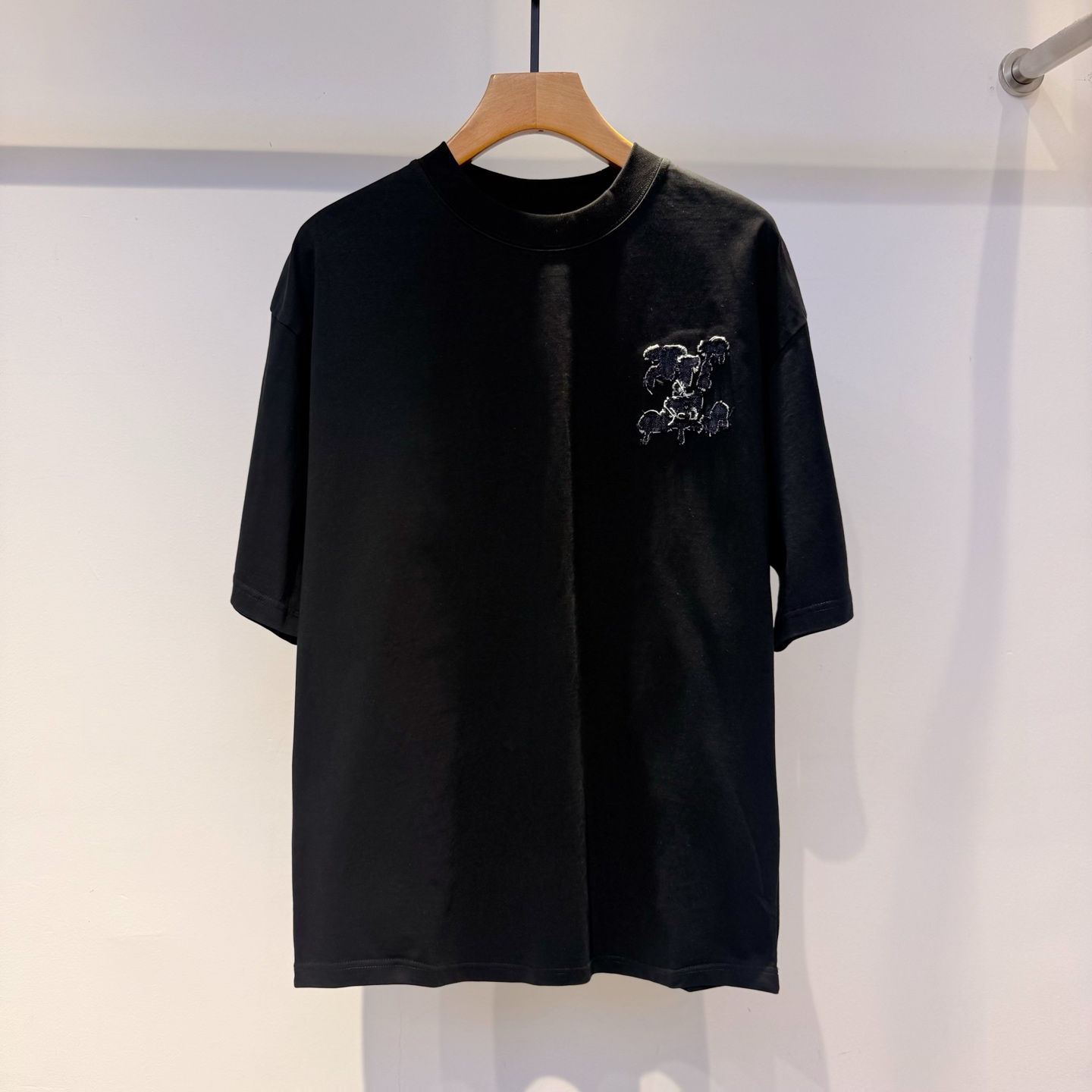 驴家 2026夏季新款短袖 走秀款 今年最新最设计 非常洋气 独家定制原版面料 最新图案搭配牛仔布设计 