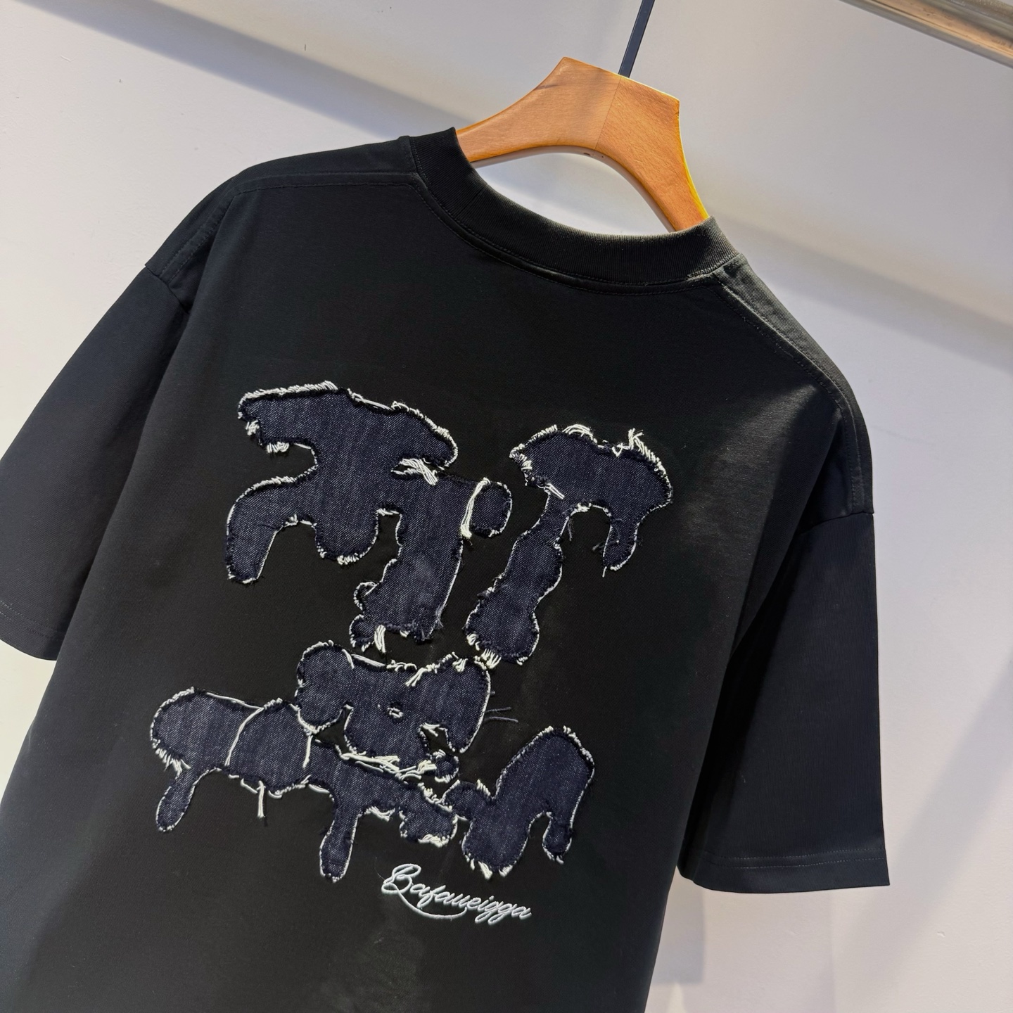 驴家 2026夏季新款短袖 走秀款 今年最新最设计 非常洋气 独家定制原版面料 最新图案搭配牛仔布设计 