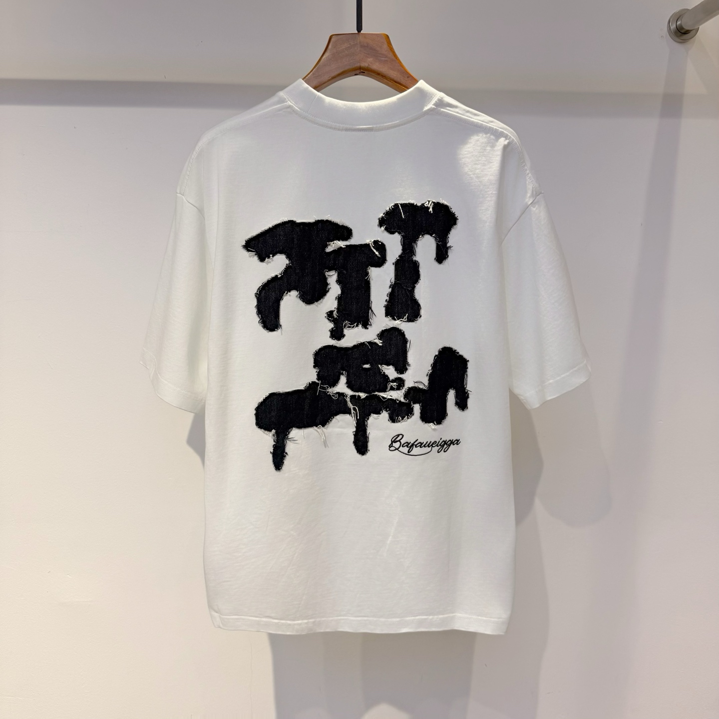 驴家 2026夏季新款短袖 走秀款 今年最新最设计 非常洋气 独家定制原版面料 最新图案搭配牛仔布设计 