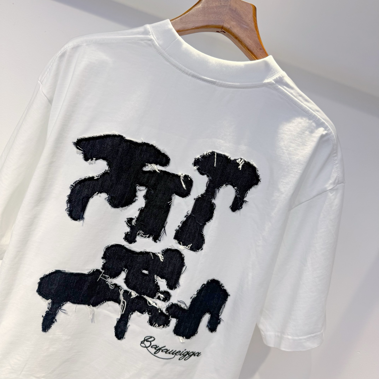 驴家 2026夏季新款短袖 走秀款 今年最新最设计 非常洋气 独家定制原版面料 最新图案搭配牛仔布设计 