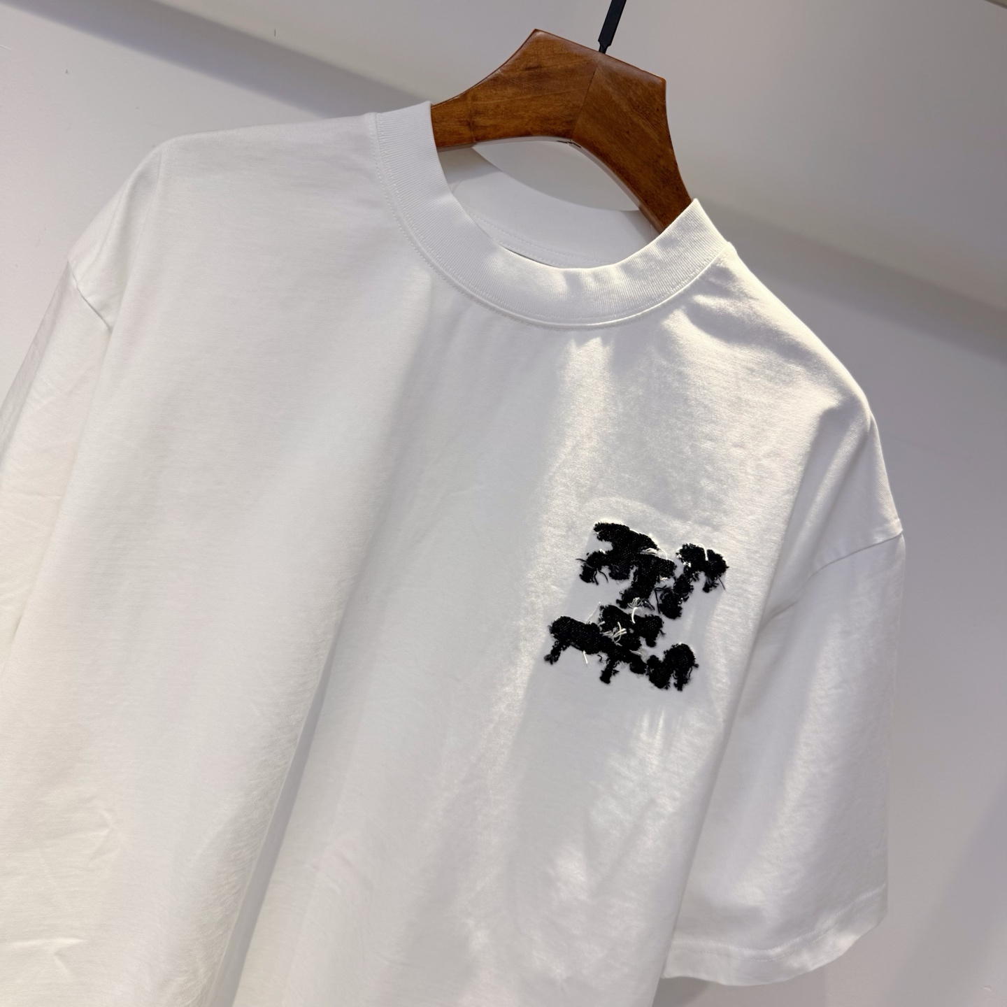 驴家 2026夏季新款短袖 走秀款 今年最新最设计 非常洋气 独家定制原版面料 最新图案搭配牛仔布设计 