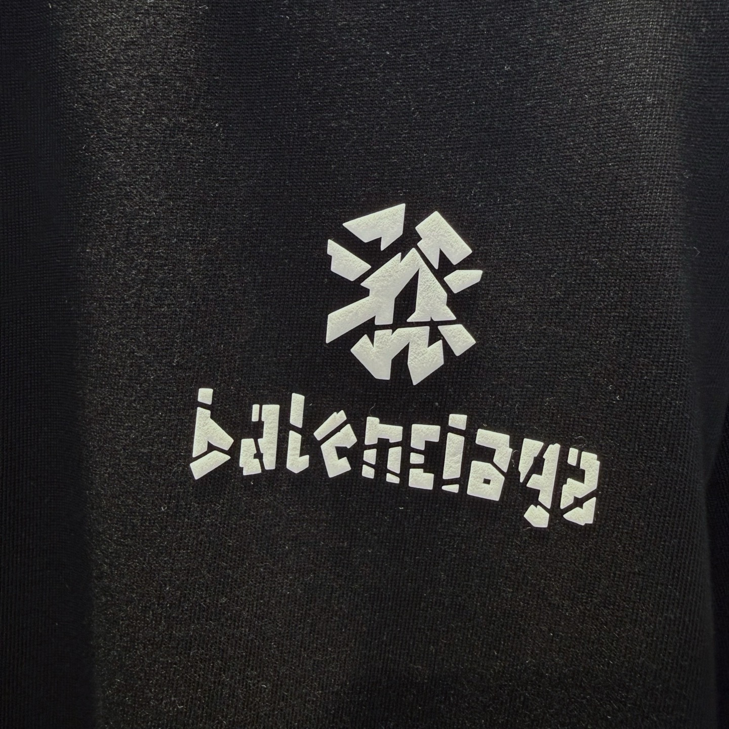 巴黎 2026夏季新款短袖 走秀款 今年最新最设计 非常洋气 独家定制原版面料 最新图案设计 垂感超好不