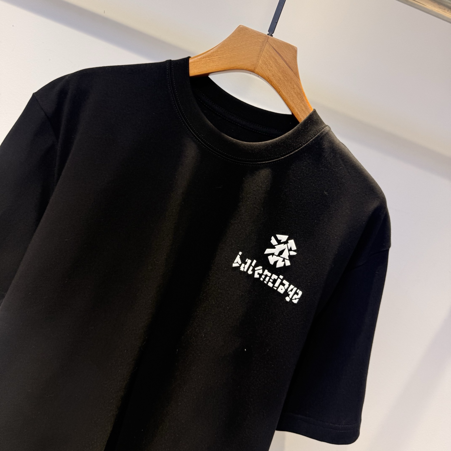 巴黎 2026夏季新款短袖 走秀款 今年最新最设计 非常洋气 独家定制原版面料 最新图案设计 垂感超好不