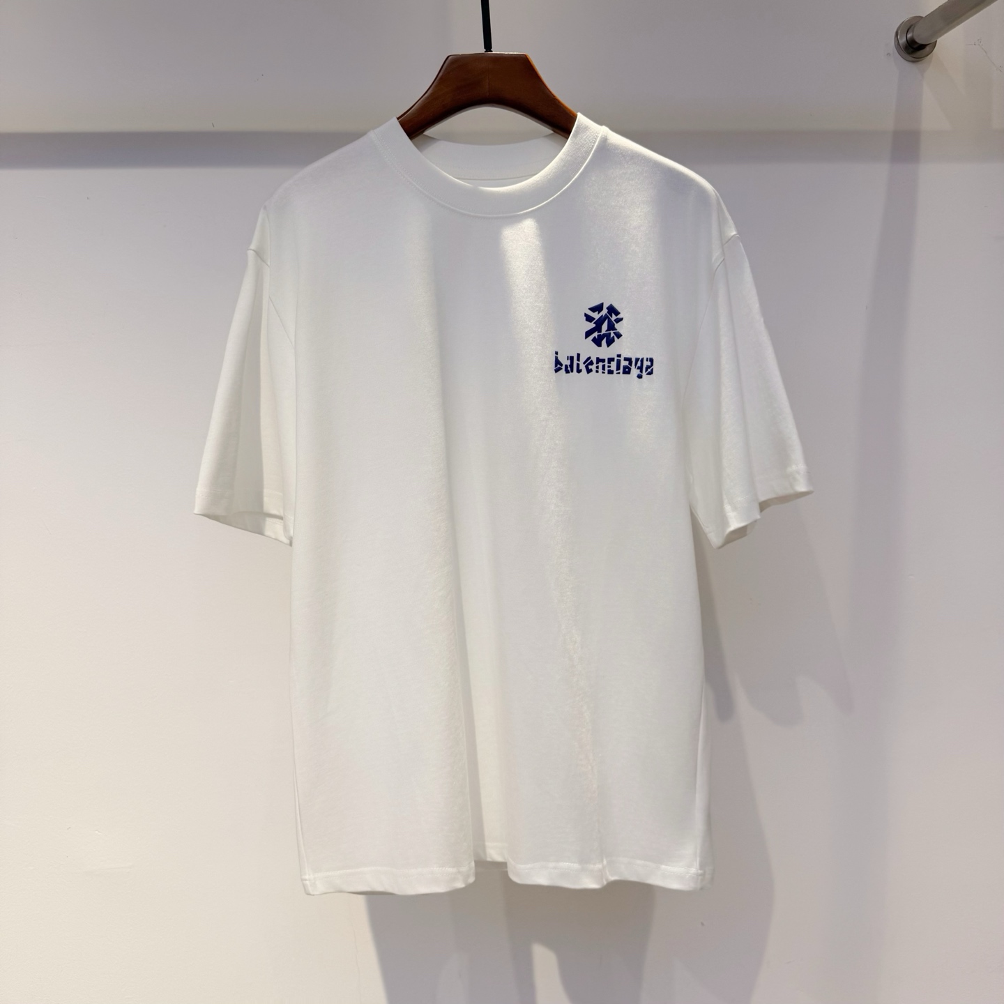 巴黎 2026夏季新款短袖 走秀款 今年最新最设计 非常洋气 独家定制原版面料 最新图案设计 垂感超好不