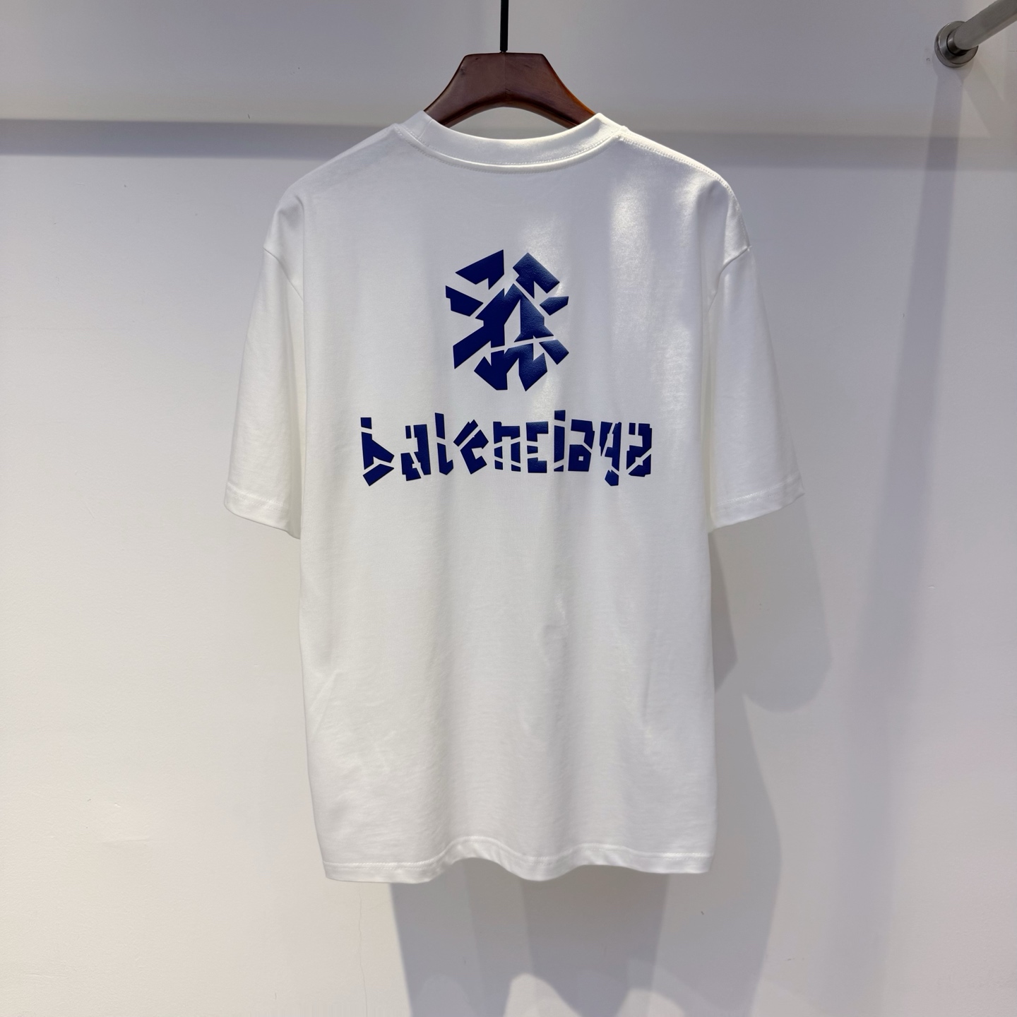 巴黎 2026夏季新款短袖 走秀款 今年最新最设计 非常洋气 独家定制原版面料 最新图案设计 垂感超好不