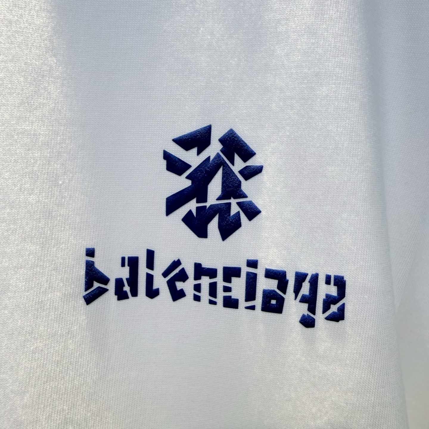 巴黎 2026夏季新款短袖 走秀款 今年最新最设计 非常洋气 独家定制原版面料 最新图案设计 垂感超好不