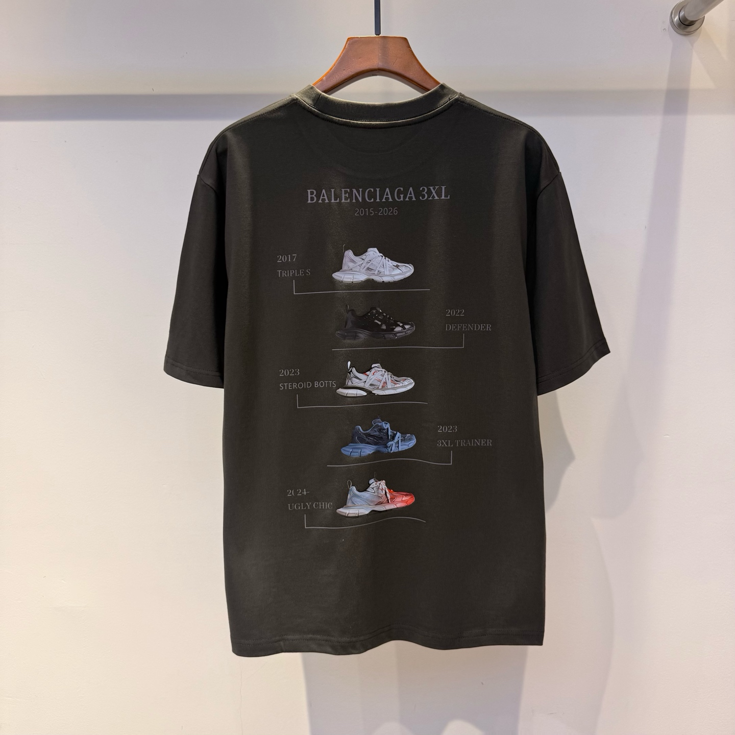 巴黎 2026夏季新款短袖 走秀款 今年最新最设计 非常洋气 独家定制原版面料 最新图案设计 垂感超好不