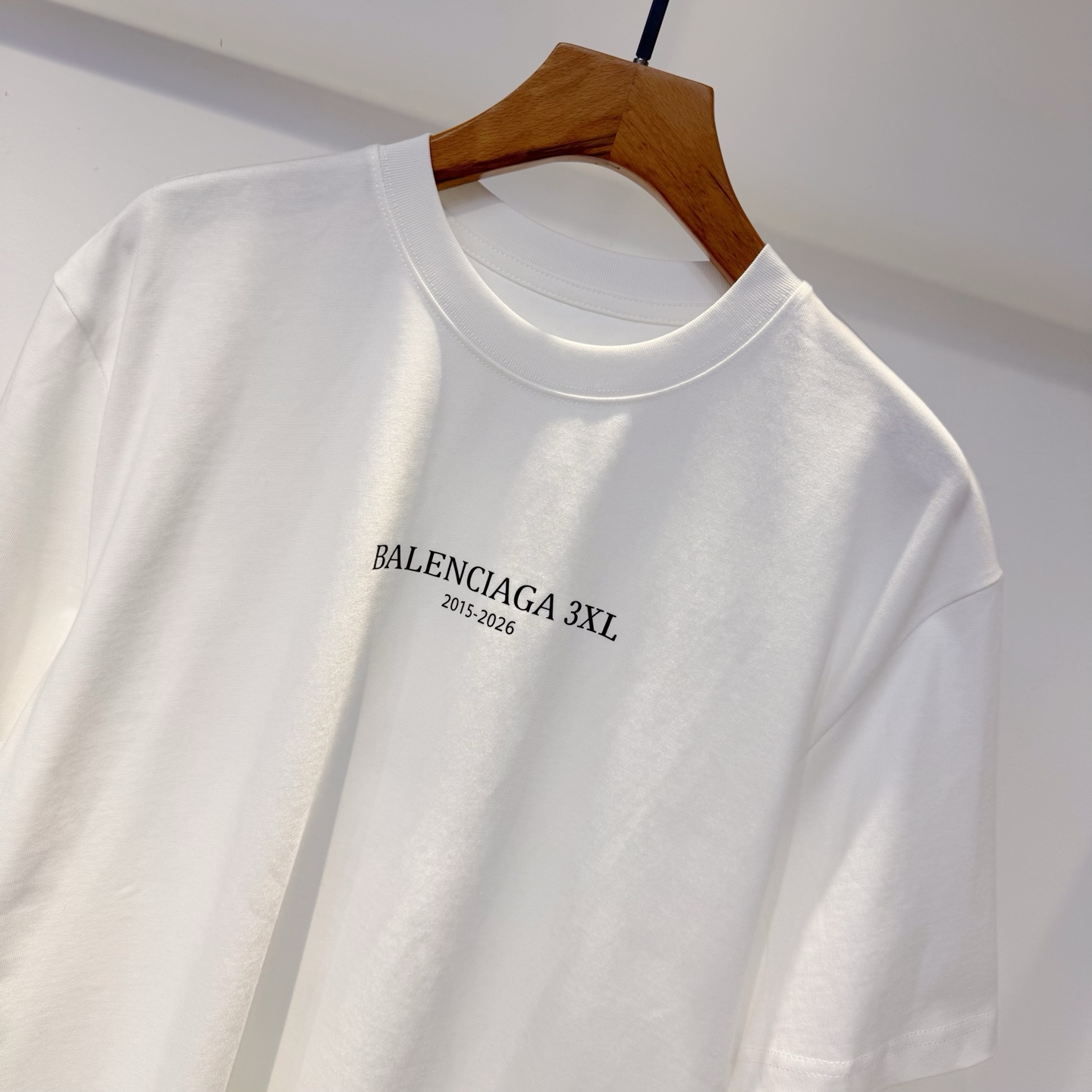 巴黎 2026夏季新款短袖 走秀款 今年最新最设计 非常洋气 独家定制原版面料 最新图案设计 垂感超好不