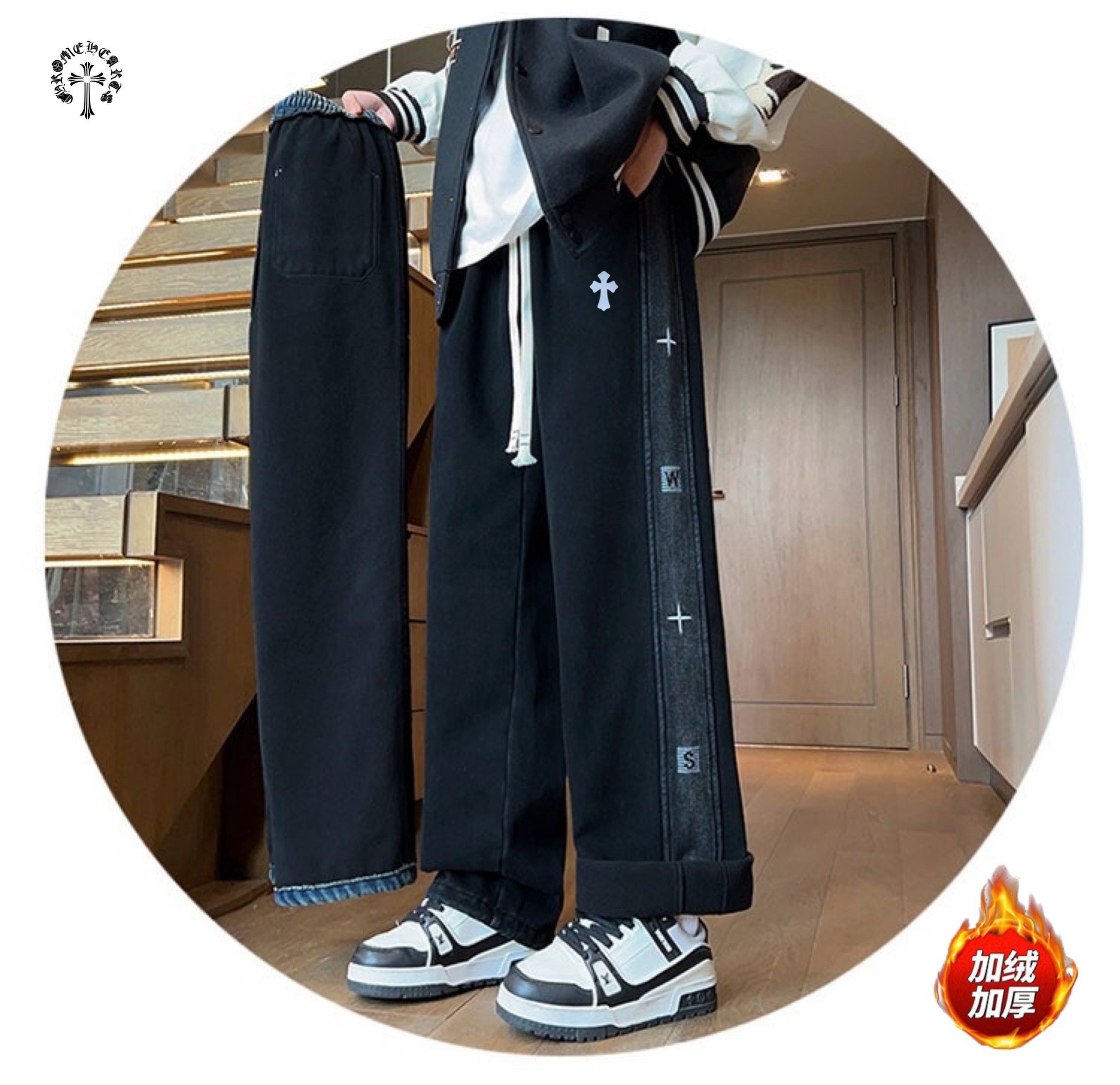 💰155
CHROME HEARTS✘克罗心海外版26ss🔥新款两色贴皮标重工水洗串标相拼加绒加厚牛仔裤
   裤子版型宽松  细节完美  水洗牛仔加绒加厚面料耐磨耐脏 立体裁剪宽松版型   进口机器印花反复水洗不会开裂脱落   男女同款情侣款
颜色: 黑色    复古蓝       
尺码：M-3XL
           裤长         腰围          臀围
M         96            76            106
L          97            80            110
XL       98            84            114
2XL    100           88            118
3XL    102           92            122