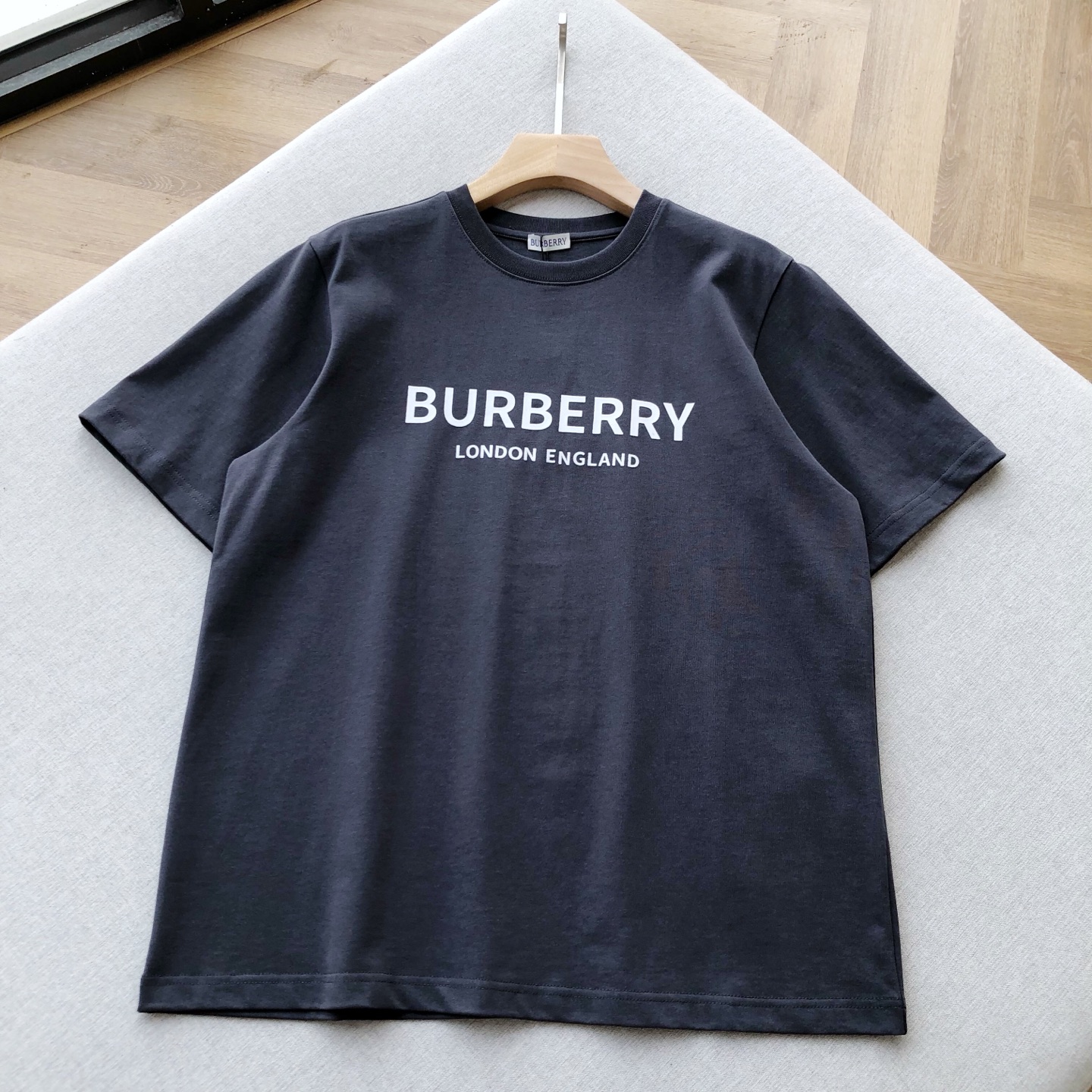 NO:154941,BBR25 spring and summer new style ~ Ink blue letter classic T deep ink blue lays out the low-key aura, Bu**y This short sleeve outlines the versatile philosophy with a simple outline. The front chest 