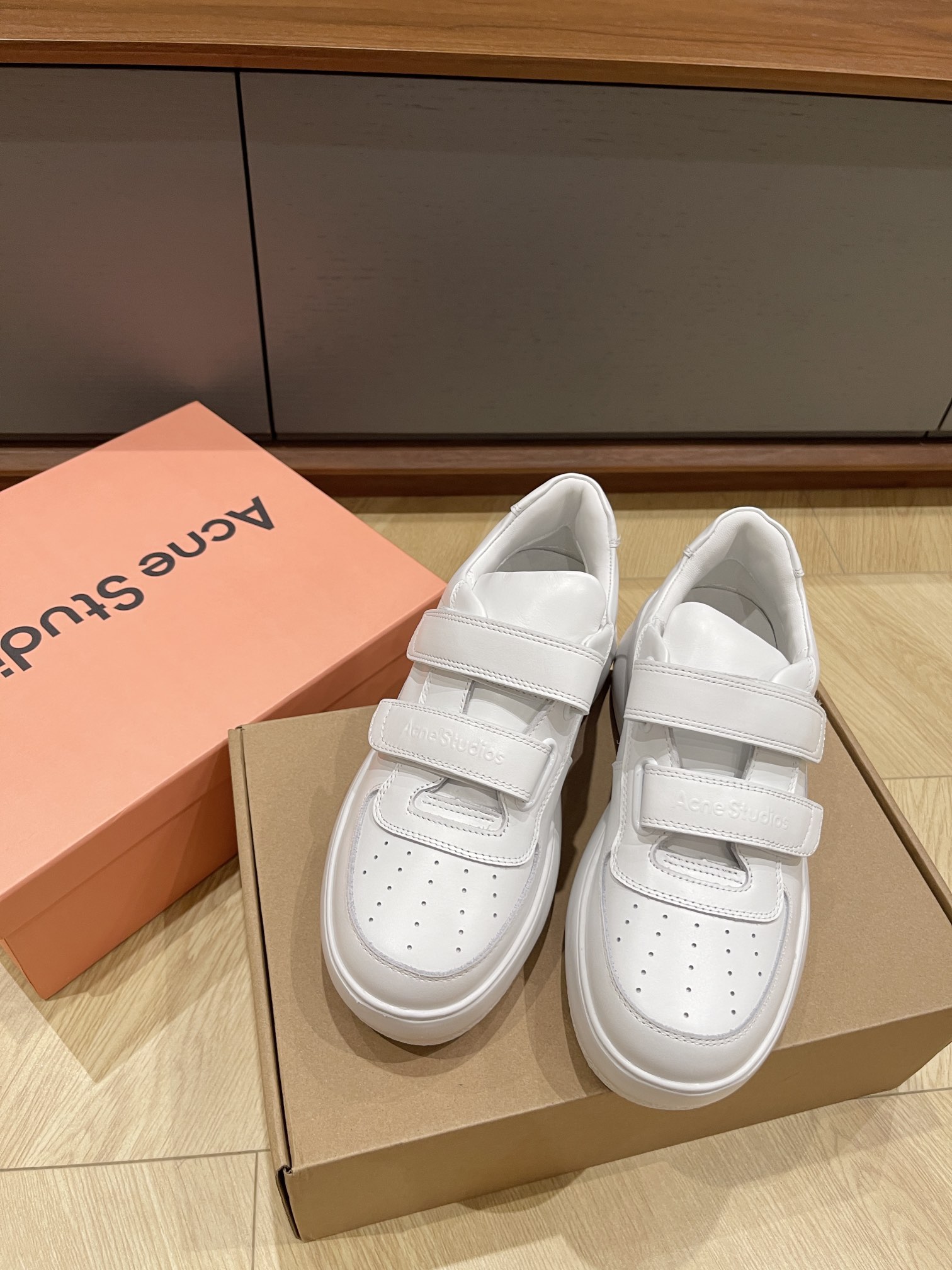 NO:237257,Acne stud**24aw new casual shoes // calf leather // sheep lining rubber sole size35/36/37/38/39/, casual shoes/sports shoes, acne studios, sneakers, cowhide19860909顶莞产Acne stud**24aw新款休闲鞋//小牛皮面//羊里橡胶底 size35/36/37/38/39/,休闲鞋/运动鞋,acne studios,sneakers,cowhide,Women's Shoes