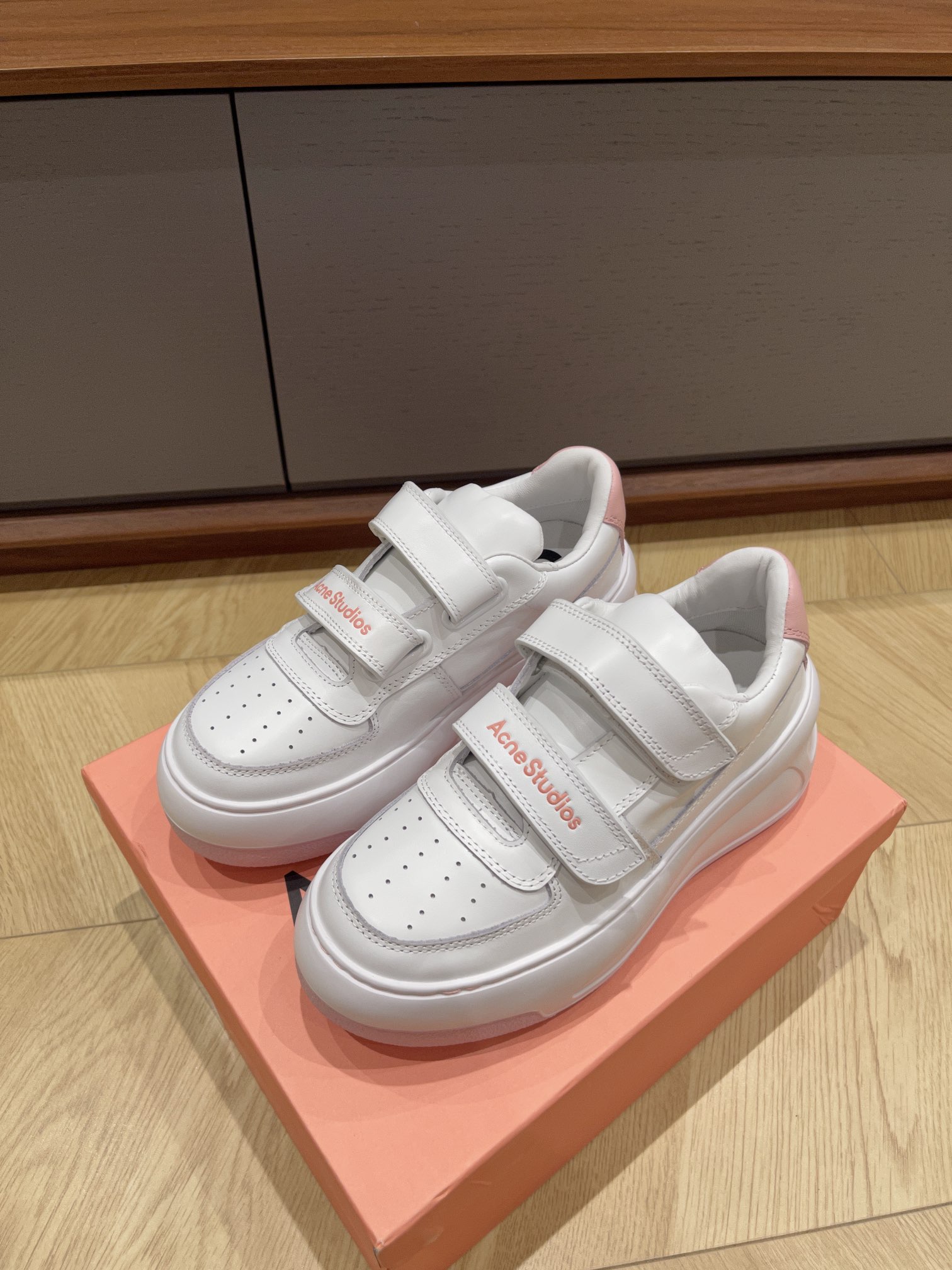NO:237259,Accne new thick-soled white shoes //Calf face sheep rubber sole size35/36/37/38/39/order 40 no return or exchange, casual shoes/sports shoes, acne studios, sneakers19860909顶莞产acne新款厚底小白鞋//小牛面羊里橡胶底size35/36/37/38/39/订40不退换,休闲鞋/运动鞋,acne studios,sneakers,Women's Shoes