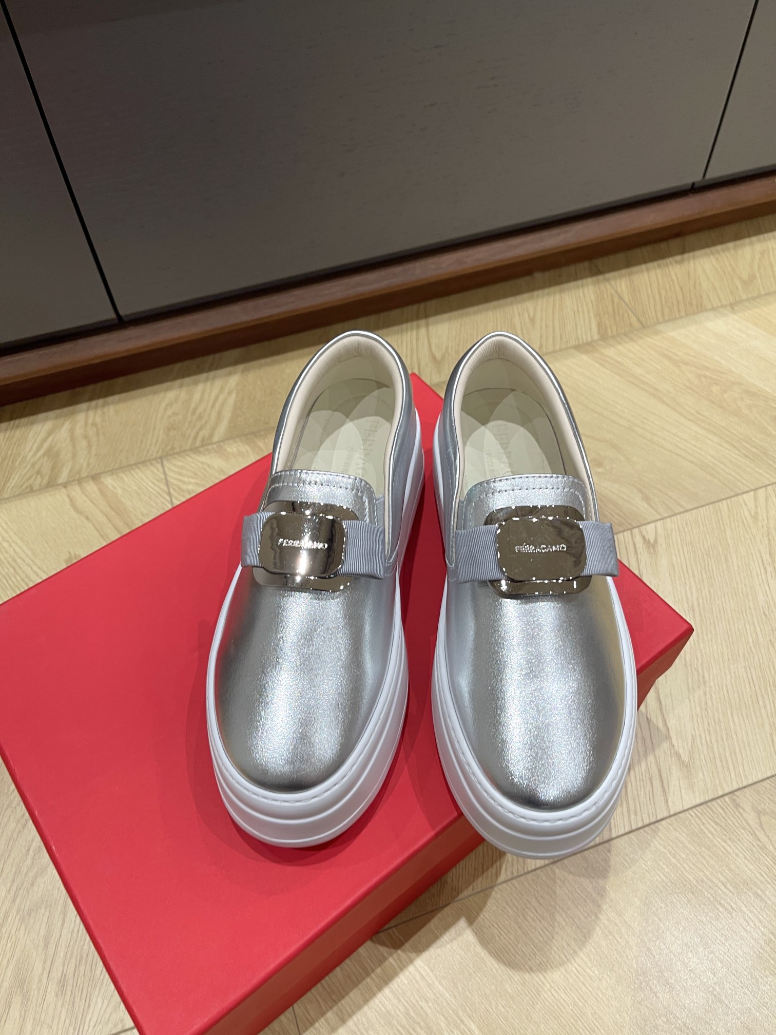 NO:237264,Ferre** Fira new thick-soled casual shoes // beef-faced sheep-lim rubber lightweight sole // size35/36/37/38/39/order 40 no return or exchange, casual shoes/sports shoes, ferragamo, sneakers19860909Ferre**菲拉新款厚底休闲鞋//牛面羊里橡胶轻质底// size35/36/37/38/39/订40不退换,休闲鞋/运动鞋,ferragamo,sneakers,Women's Shoes