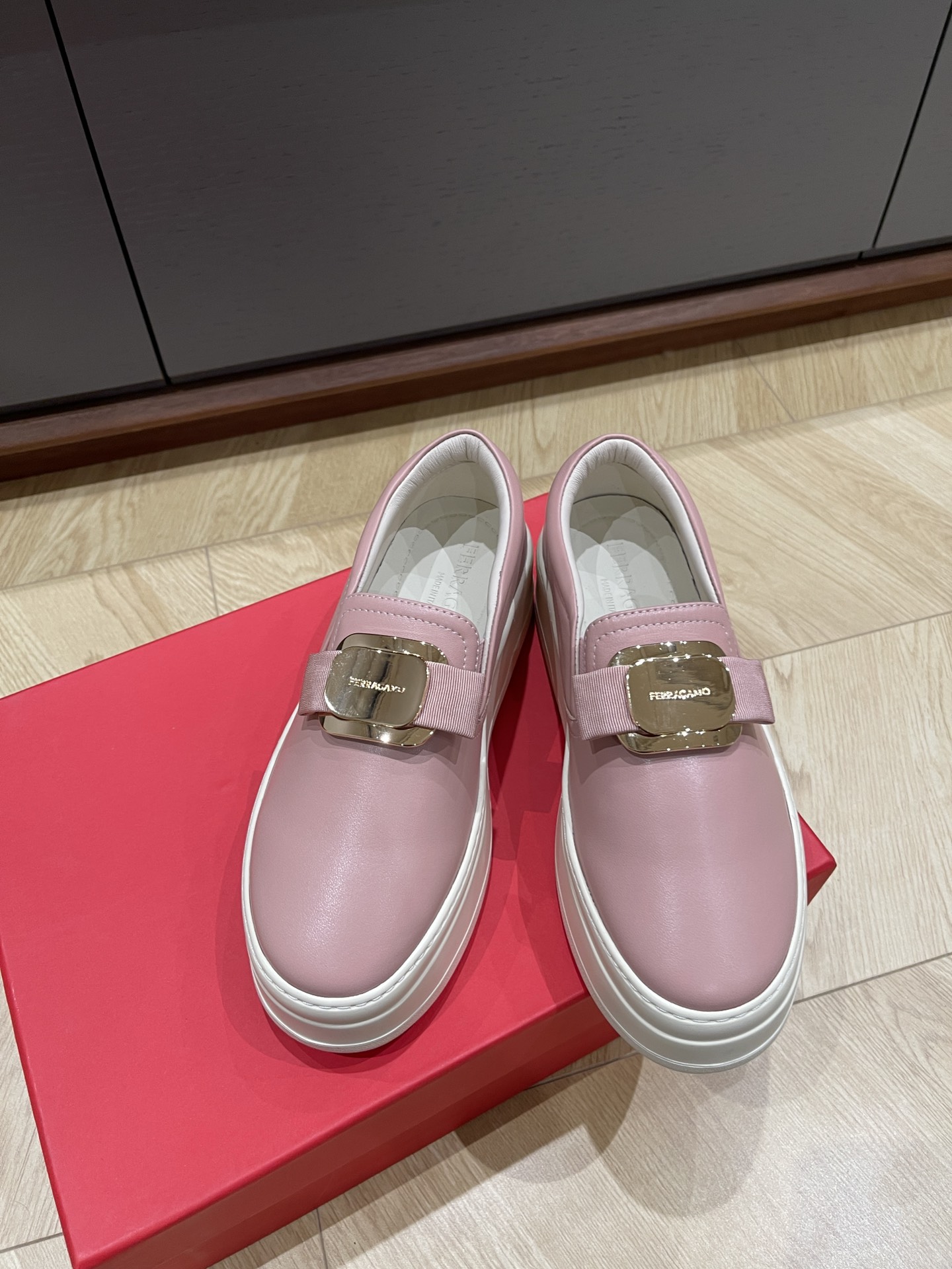 NO:237267,Ferre** Fira new thick-soled casual shoes // beef face sheep rubber lightweight sole //size35/36/37/38/39/order 40 no return or exchange, casual shoes / sports shoes, ferragamo, sneakers19860909Ferre**菲拉新款厚底休闲鞋//牛面羊里橡胶轻质底//size35/36/37/38/39/订40不退换,休闲鞋/运动鞋,ferragamo,sneakers,Women's Shoes