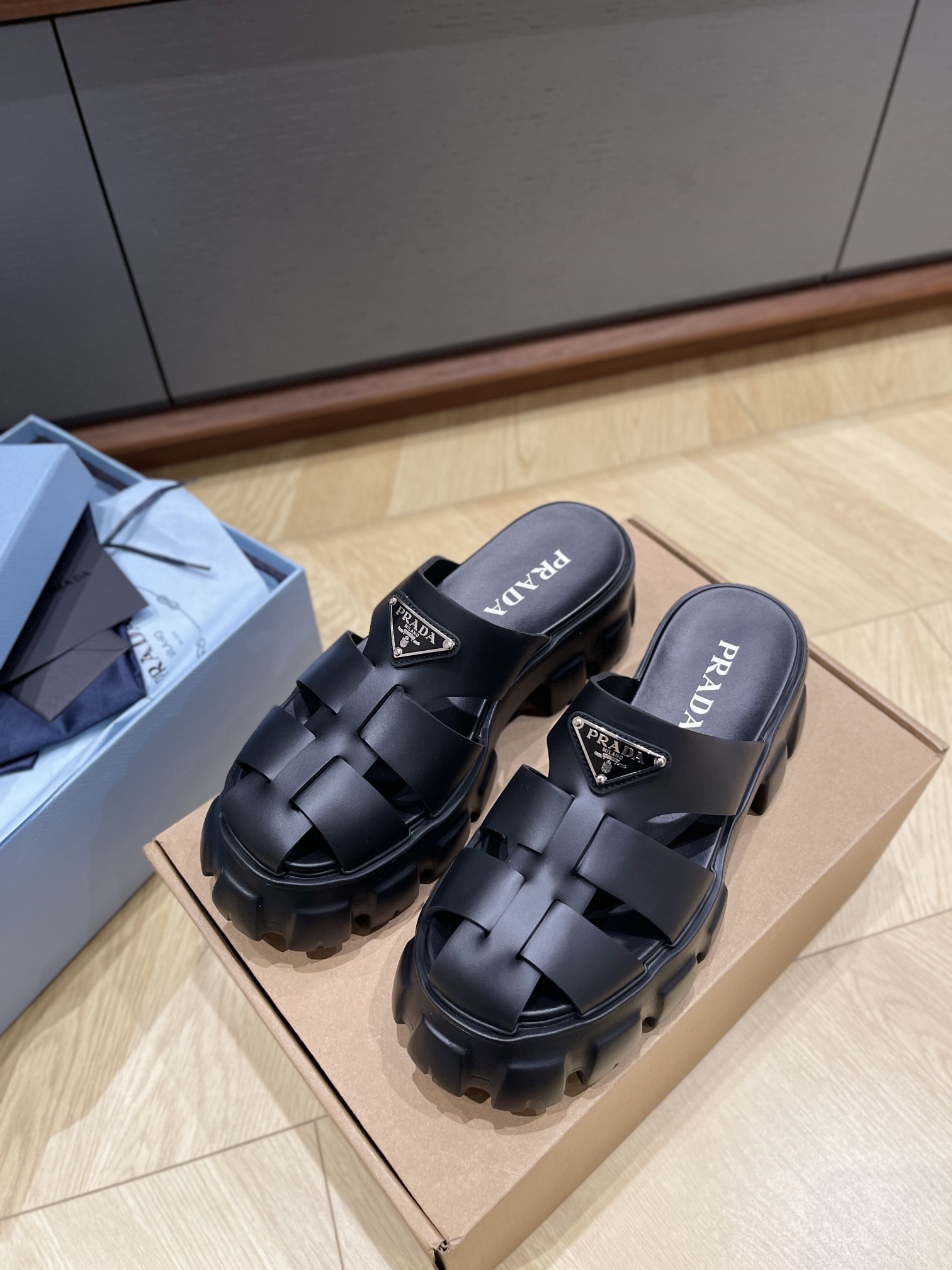 NO:388898,Prad**25 early spring new thick sole drag // size35/36/37/38/39/order 40/41/No return and exchange, sandals, prada, sandals19860909Prad**25早春新厚底拖// size35/36/37/38/39/订40/41/不退换,凉鞋,prada,sandals,Women's Shoes