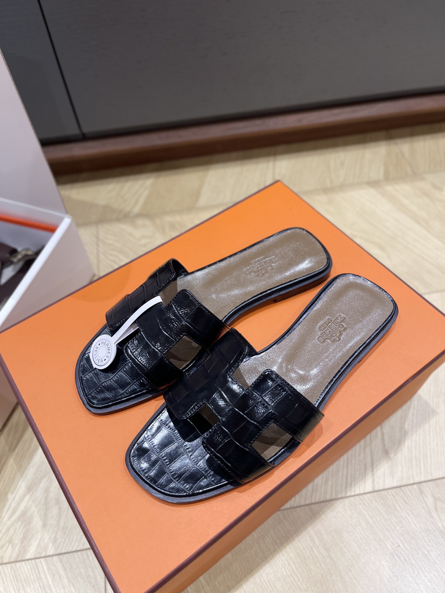 NO:240551,Herme**25ss crocodile pattern series // size35/36/37/38/39/order 40/41/No return and exchange, slippers, hermes, slippers19860909Herme**25ss鳄鱼纹系列// size35/36/37/38/39/订40/41/不退换,拖鞋,hermes,slippers,Women's Shoes