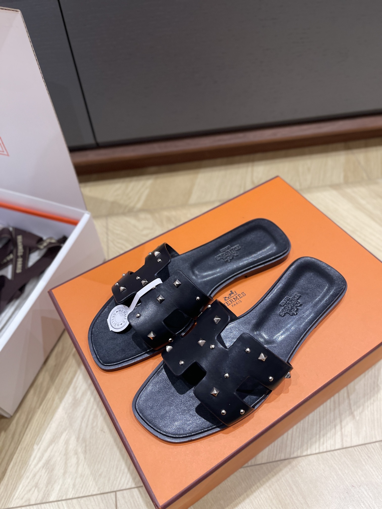 NO:240549,Herme**25ss rivet series // size35/36/37/38/39/order 40/41/No return and exchange, slippers, hermes, slippers19860909Herme**25ss铆钉系列// size35/36/37/38/39/订40/41/不退换,拖鞋,hermes,slippers,Women's Shoes