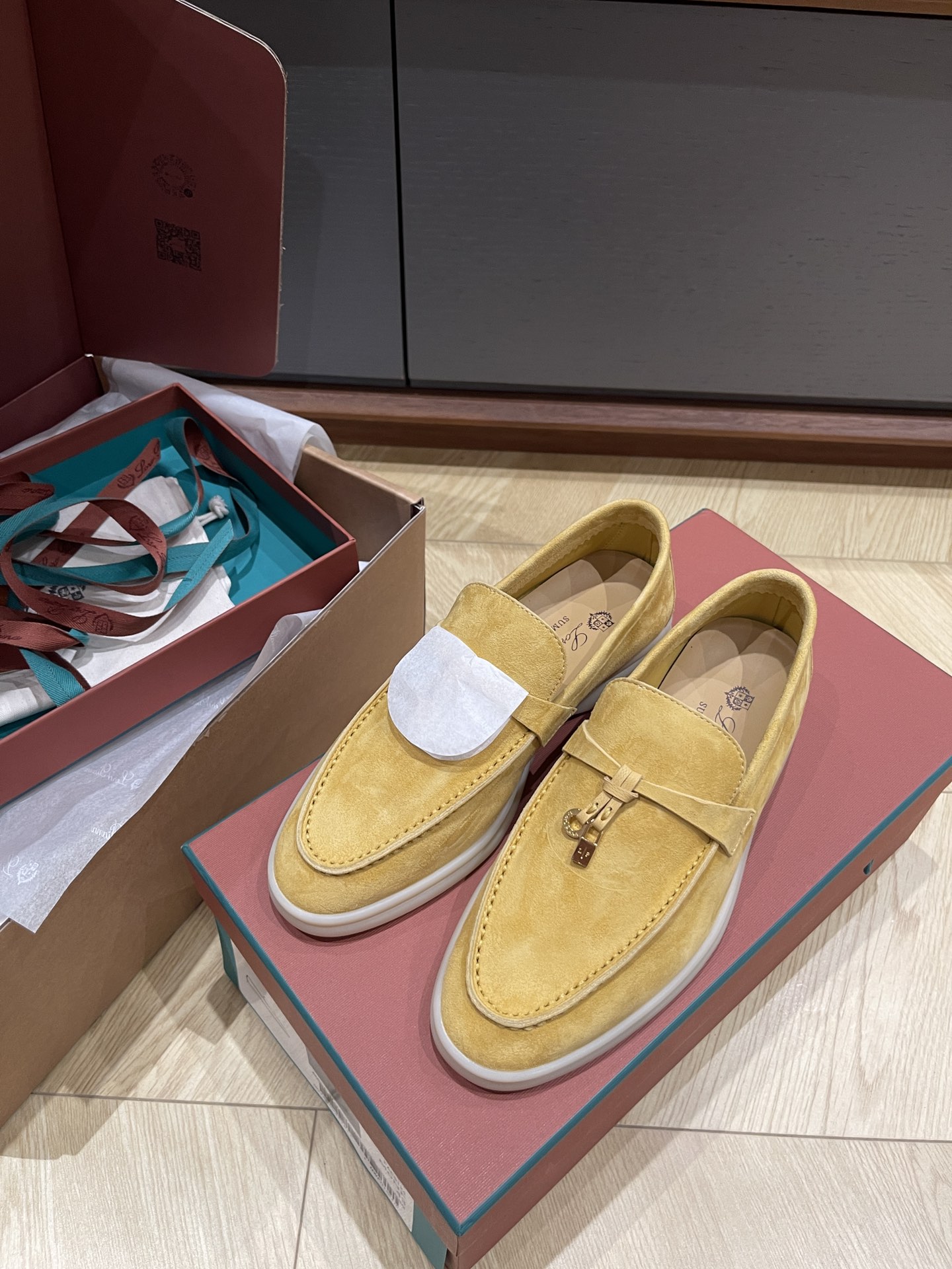 NO:576756,(Saffron brown) top loro piana classic pendant loafers //with gift box/ribbon/lob/card set//size35/36/37/38/39/order (40.41. No return or exchange), loafers, loro piana, loafers19860909（藏红花茶色） 顶loro pianna经典吊坠乐福鞋//带礼盒/丝带/吊球/卡片全套// size35/36/37/38/39/订（40.41.不退换）,乐福鞋,loro piana,loafers,Women's Shoes