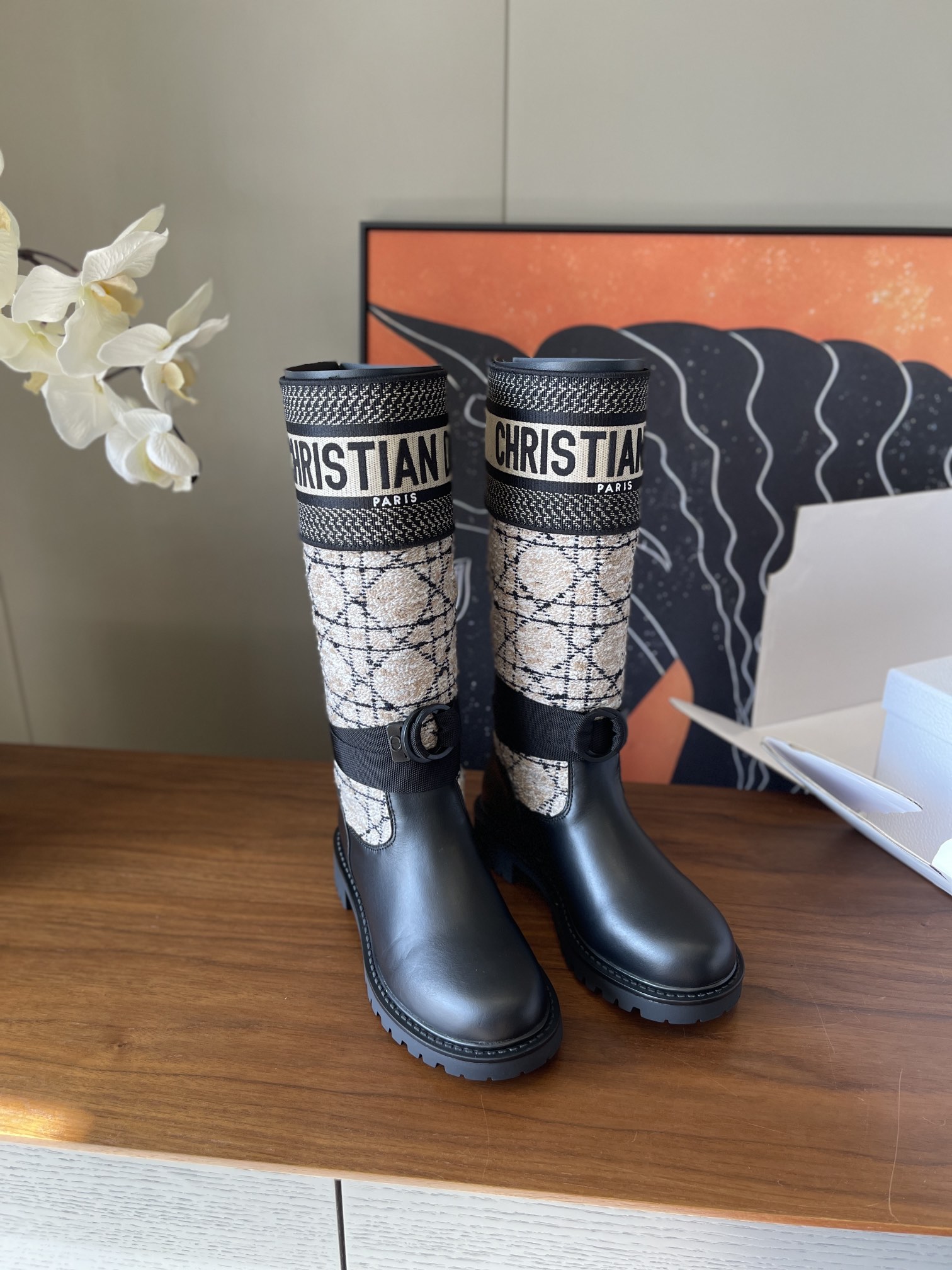 NO:477609,Top CD classic knight high boots //technology cloth electric embroidery spliced ​​calfskin //inner lamb tpu bottom // size35/36/37/38/39/order 40.41. No return, boots, boots, cowhide19860909顶CD经典骑士高靴//科技布电绣拼接小牛皮//内里小羊tpu底// size35/36/37/38/39/订40.41.不退换,靴子,boots,cowhide,Women's Shoes
