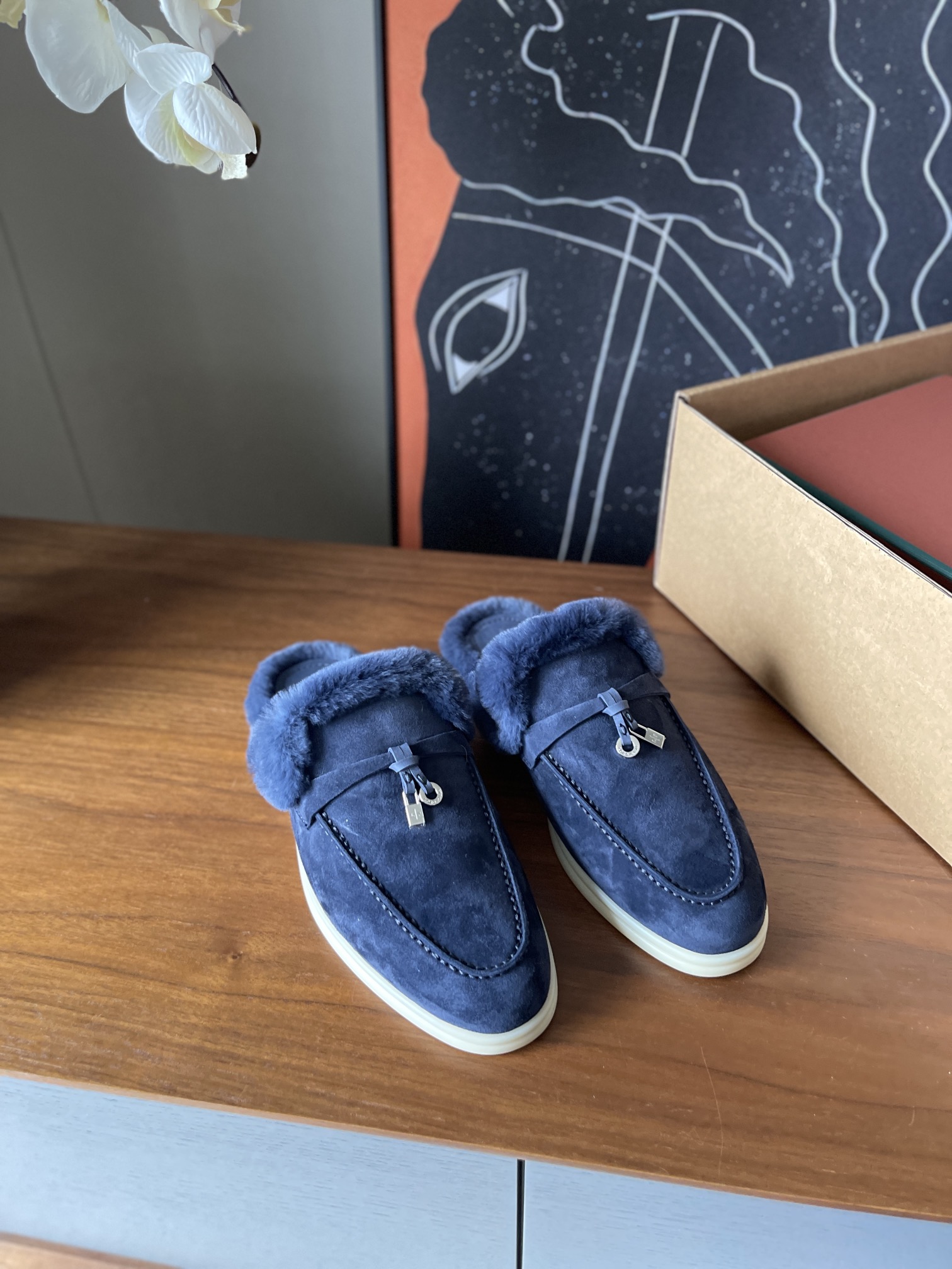 NO:576726,(Half drag/Midnight blue) Top loro pianna classic loafers nutria fur shoes/cowhide lining/with leather lining feet//with gift box/ribbon/lob/card set//Size35/36/37/38/39/(order 40/41/non-refundable), loafer half slippers, loro piana, loafers,cowhide19860909（半拖/午夜蓝色） 顶loro pianna 经典乐福鞋海狸鼠皮草毛毛鞋/牛皮里/附配皮里垫脚//带礼盒/丝带/吊球/卡片全套// Size35/36/37/38/39/（订40/41/不退换）,乐福鞋半拖,loro piana,loafers,cowhide,Women's Shoes