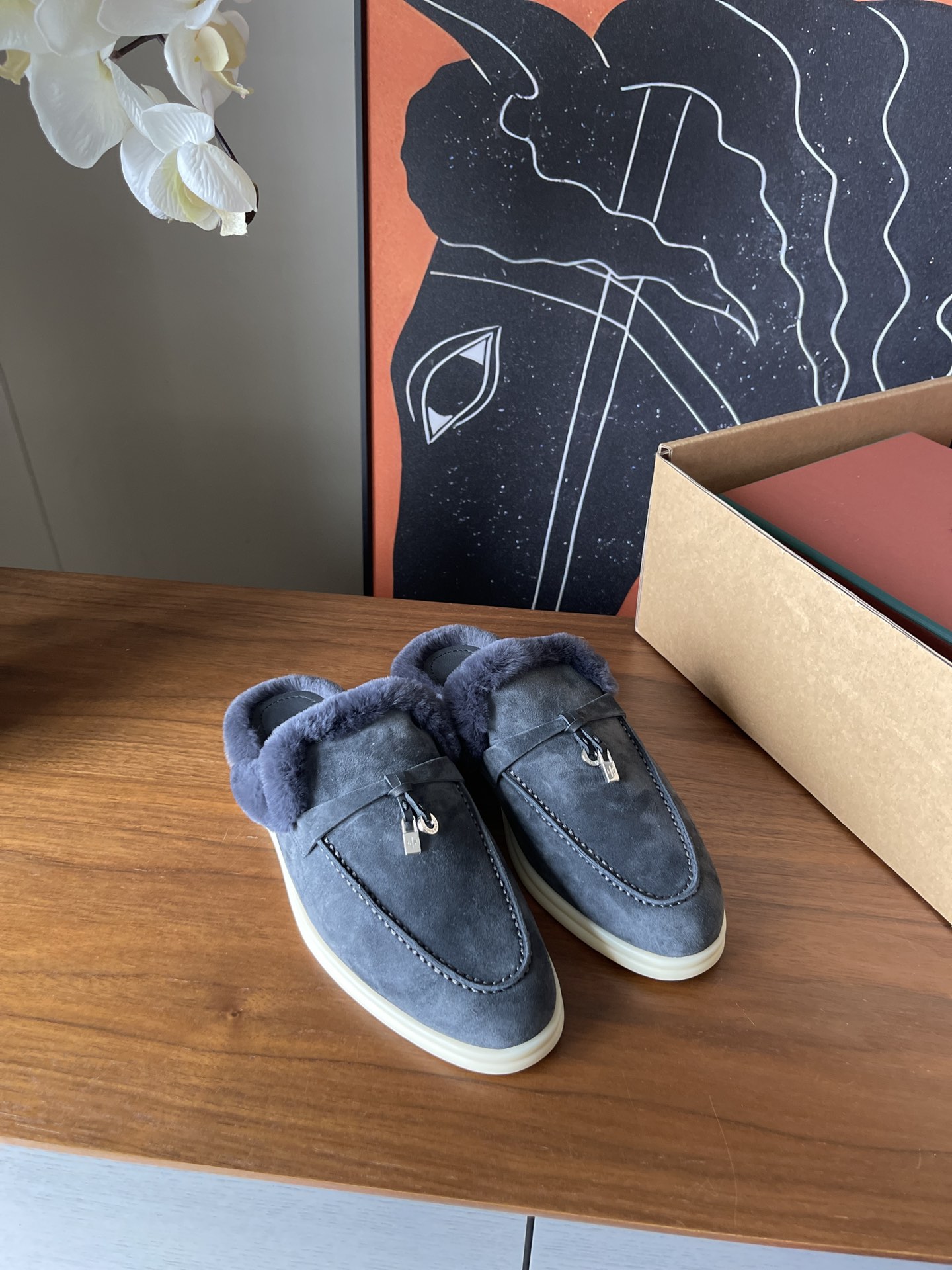 NO:576732,(Half drag/caviar black) Top loro pianna classic loafers nutria fur shoes/cowhide lining/with leather lining feet//with gift box/ribbon/lob/card set// Size35/36/37/38/39/ (order 40/41/non-refundable), loro piana, loafers, cowhide19860909（半拖/鱼子酱黑色） 顶loro pianna 经典乐福鞋海狸鼠皮草毛毛鞋/牛皮里/附配皮里垫脚//带礼盒/丝带/吊球/卡片全套// Size35/36/37/38/39/（订40/41/不退换）,乐福鞋半拖,loro piana,loafers,cowhide,Women's Shoes