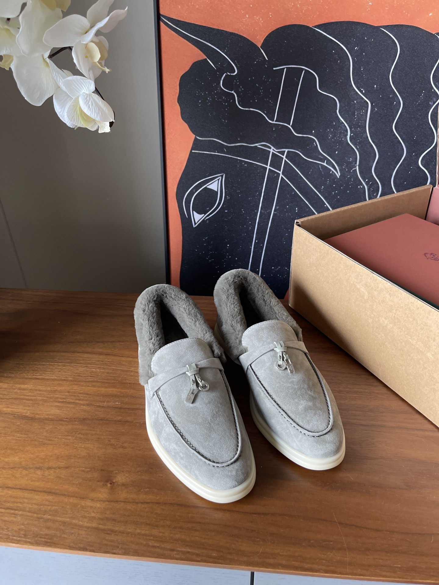 NO:576708,(Military green) Top loro pianna classic loafers nutria fur shoes/cowhide lining/with leather lining feet//with gift box/ribbon/lob/card set//Size35/36/37/38/39/(order 40/41/non-returnable), loafer half slippers, loro piana, loafers,cowhide19860909（军绿色） 顶loro pianna 经典乐福鞋海狸鼠皮草毛毛鞋/牛皮里/附配皮里垫脚//带礼盒/丝带/吊球/卡片全套// Size35/36/37/38/39/（订40/41/不退换）,乐福鞋半拖,loro piana,loafers,cowhide,Women's Shoes