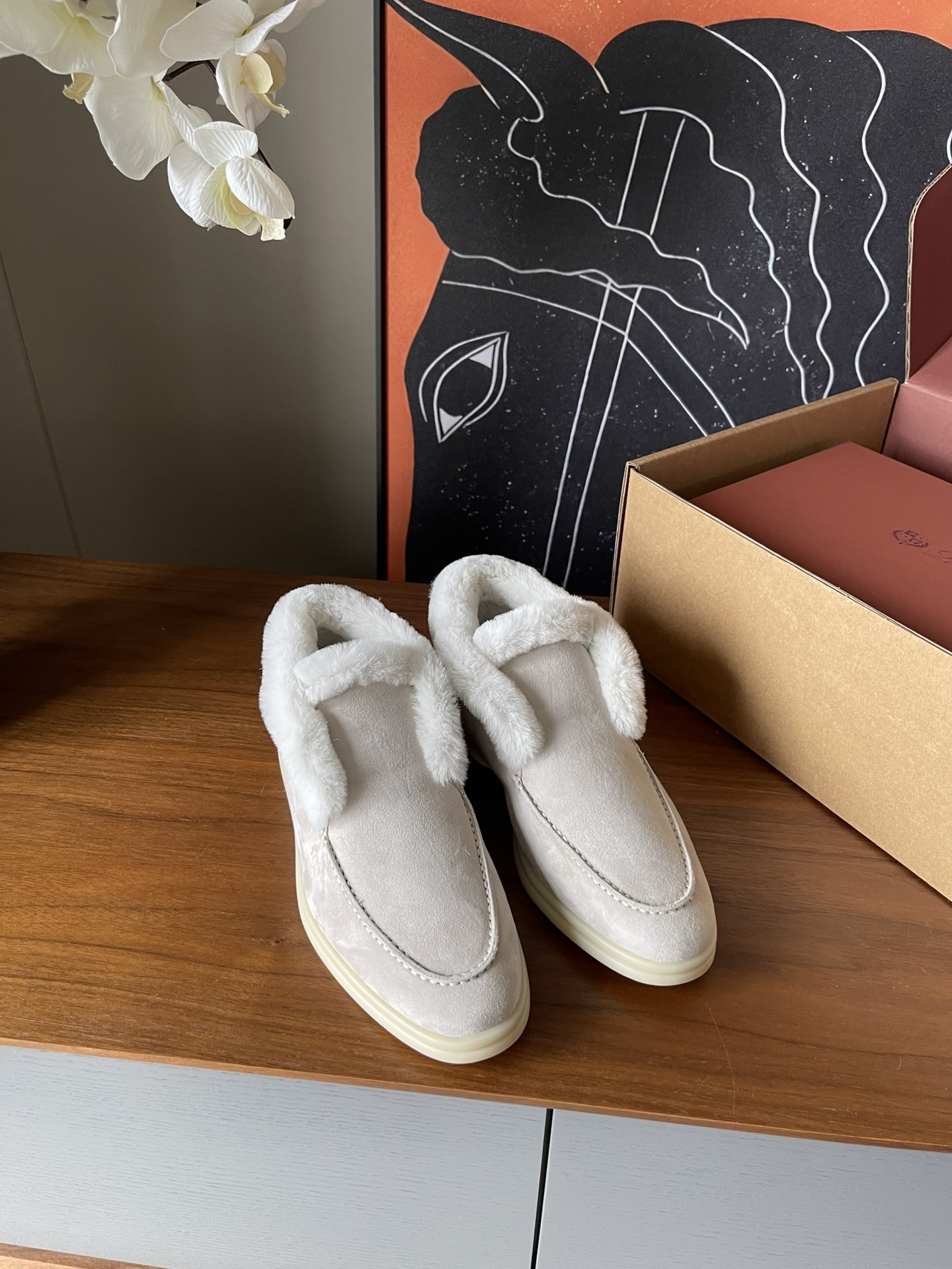 NO:576704,(High top/pearl gray) Top loro pianna nutria fur shoes/cowhide lining/with leather lining feet//with gift box/ribbon/lob/card set//Size35/36/37/38/39/(order 40/41/42/non-returnable), loafer half slippers, loro piana, loafers,cowhide19860909（高帮/珍珠灰色） 顶loro pianna 海狸鼠皮草毛毛鞋/牛皮里/附配皮里垫脚//带礼盒/丝带/吊球/卡片全套// Size35/36/37/38/39/（订40/41/42/不退换）,乐福鞋半拖,loro piana,loafers,cowhide,Women's Shoes