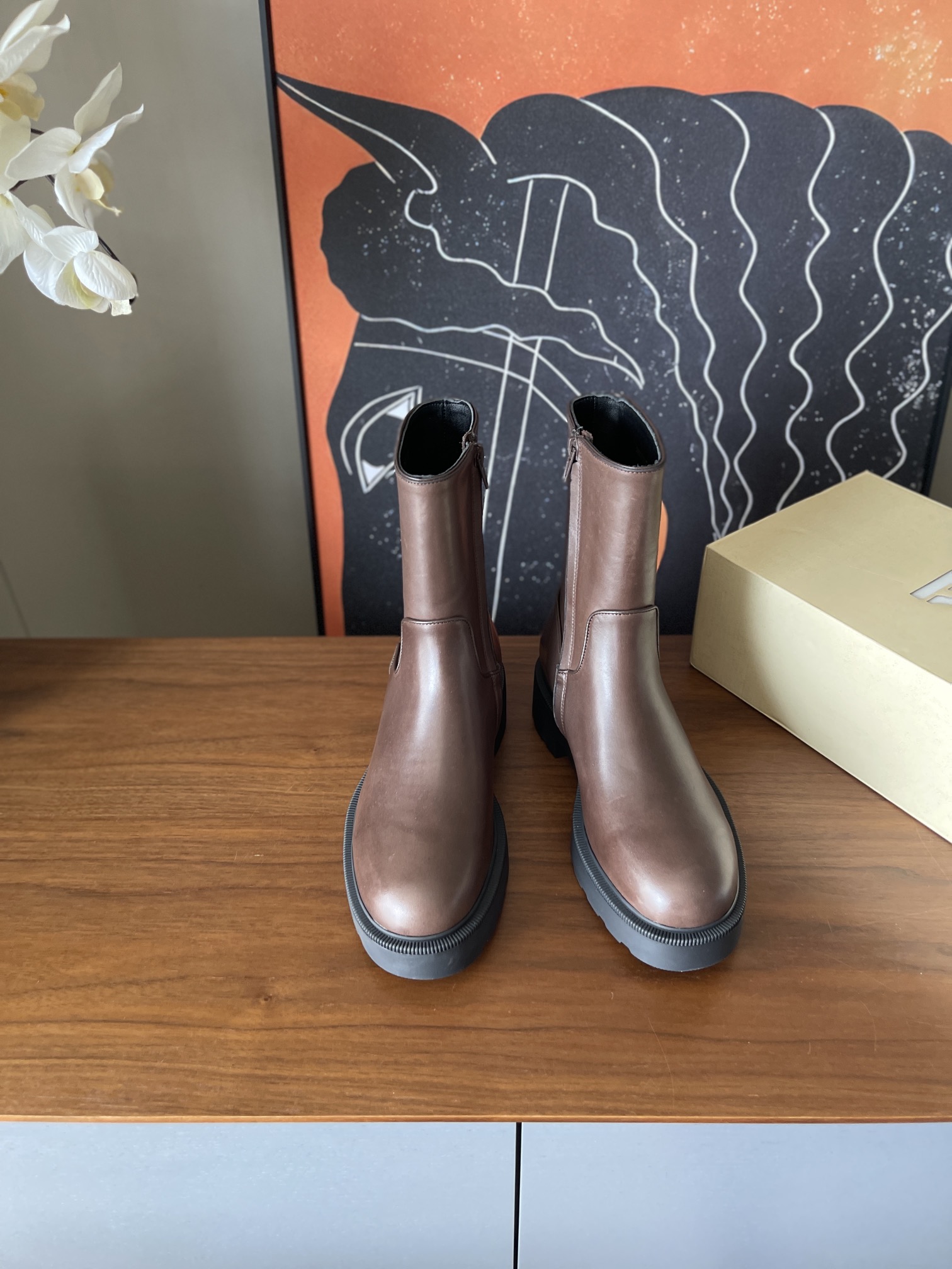 NO:563553,The row's new skin-friendly calf short boots made in Wanguan//sheep lining/rubber sole//size35/36/37/38/39/40 non-returnable, boots, boots19860909莞产 the row新款肤感胎小牛短靴//羊里/橡胶底//size35/36/37/38/39/定40不退换,靴子,boots,Women's Shoes