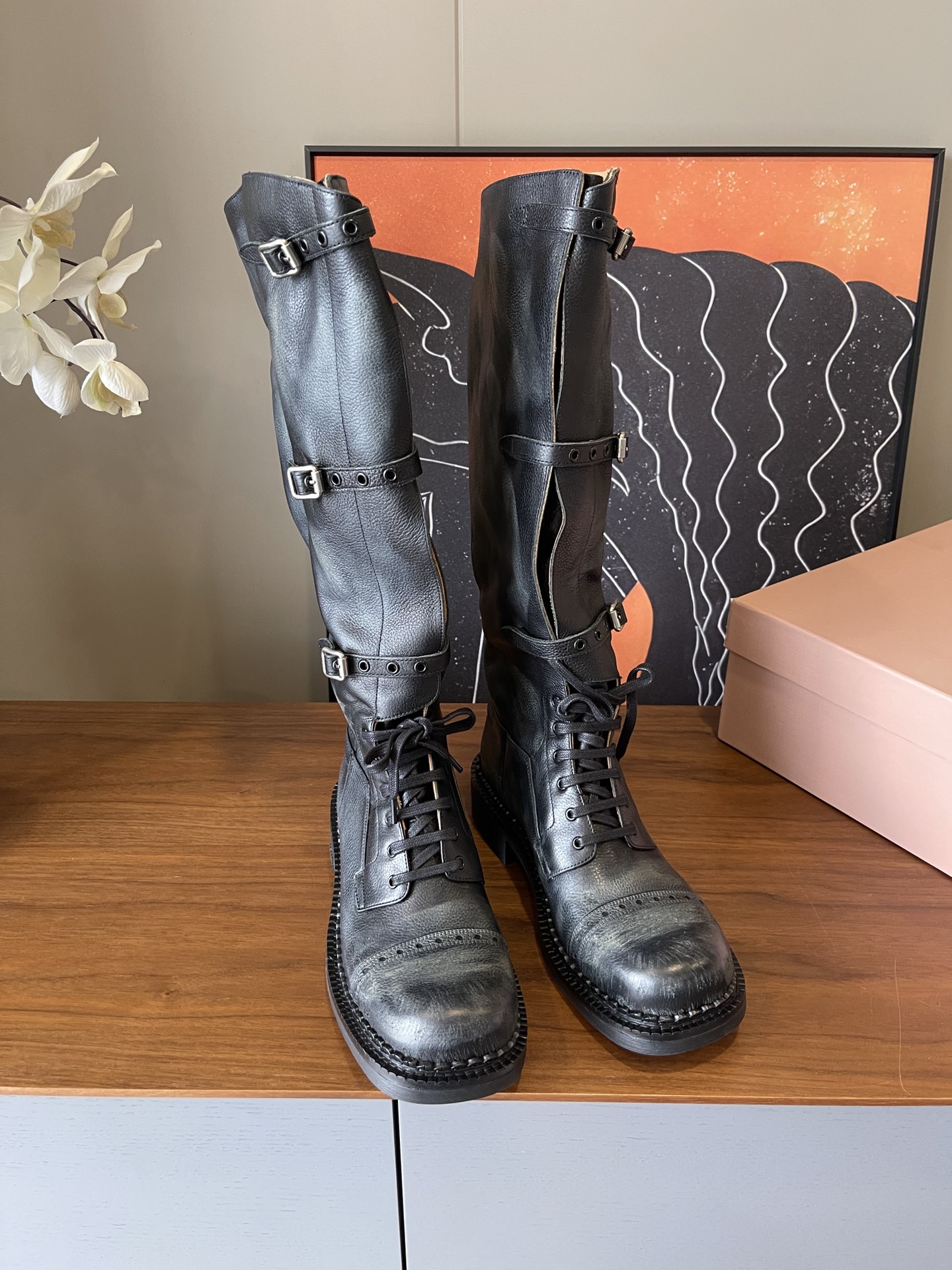NO:576742,Top version of Guan-made Miu*miu motorcycle boots/distressed cowhide/hand-rubbed color process/TPU outsole//full gift box packaging//length with heel about 44CM//Size35/36/37/38/39/40 non-refundable, boots loafers, miumiu, loafers, boots, cowhide19860909顶版莞产Miu*miu机车靴/做旧牛皮/手工擦色工艺/TPU大底//礼盒全套包装//身长带跟约44CM// Size35/36/37/38/39/定40不退换,靴子乐福鞋,miumiu,loafers,boots,cowhide,Women's Shoes