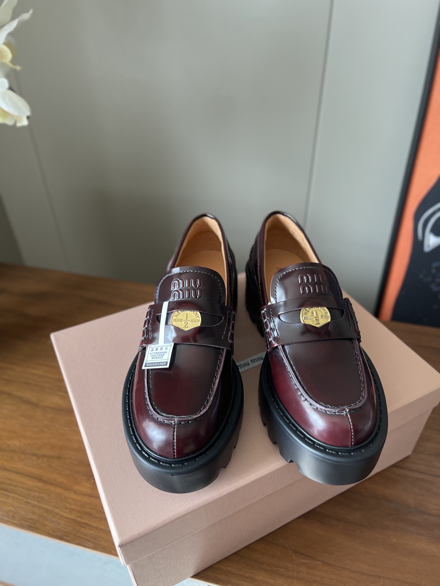 NO:576730,Wandan-made miumiu* gold coin thick-soled loafers // open-edge beaded calfskin surface and lining cowhide rubber sole // size 35/36/37/38/39/ 40 non-refundable, boots loafers, miumiu, loafers, boots, cowhide19860909莞产miumiu*金币厚底乐福鞋//开边珠小牛皮面内里牛皮橡胶底// size35/36/37/38/39/定40不退换,靴子乐福鞋,miumiu,loafers,boots,cowhide,Women's Shoes