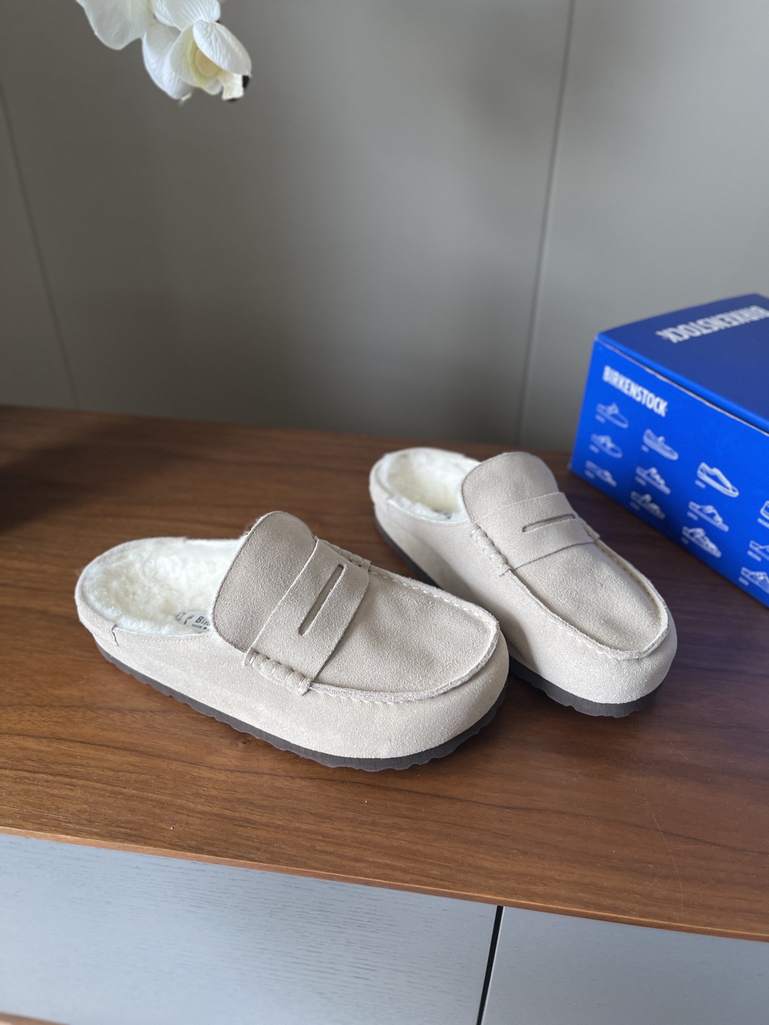 NO:536360,Top quality Birkens Birkens wool semi-drag//suede rubber sole size35/36/37/38/39 set 40 non-return and exchange, semi-drag fur shoes, birdstock, chamois leather19860909顶级品质 Birkens勃肯羊毛半拖//麂皮面橡胶底size35/36/37/38/39定40不退换,半拖毛毛鞋,birkenstock,chamois leather,Women's Shoes