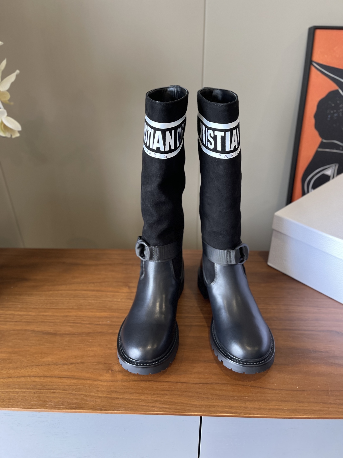 NO:563437,Leather Mauri Christian Dior**25fw new color calfskin and suede//sheep lining and wool lining two types//source version rubber sole//size35/36/37/38/39/ (set at 40.41. No return or exchange), boots, dior, boots, cowhide, chamois leather19860909皮里 毛里 Christian Dior**25fw新配色小牛皮拼麂皮//羊里羊毛里两种//源版橡胶底// size35/36/37/38/39/（定40.41.不退换）,靴子,dior,boots,cowhide,chamois leather,Women's Shoes