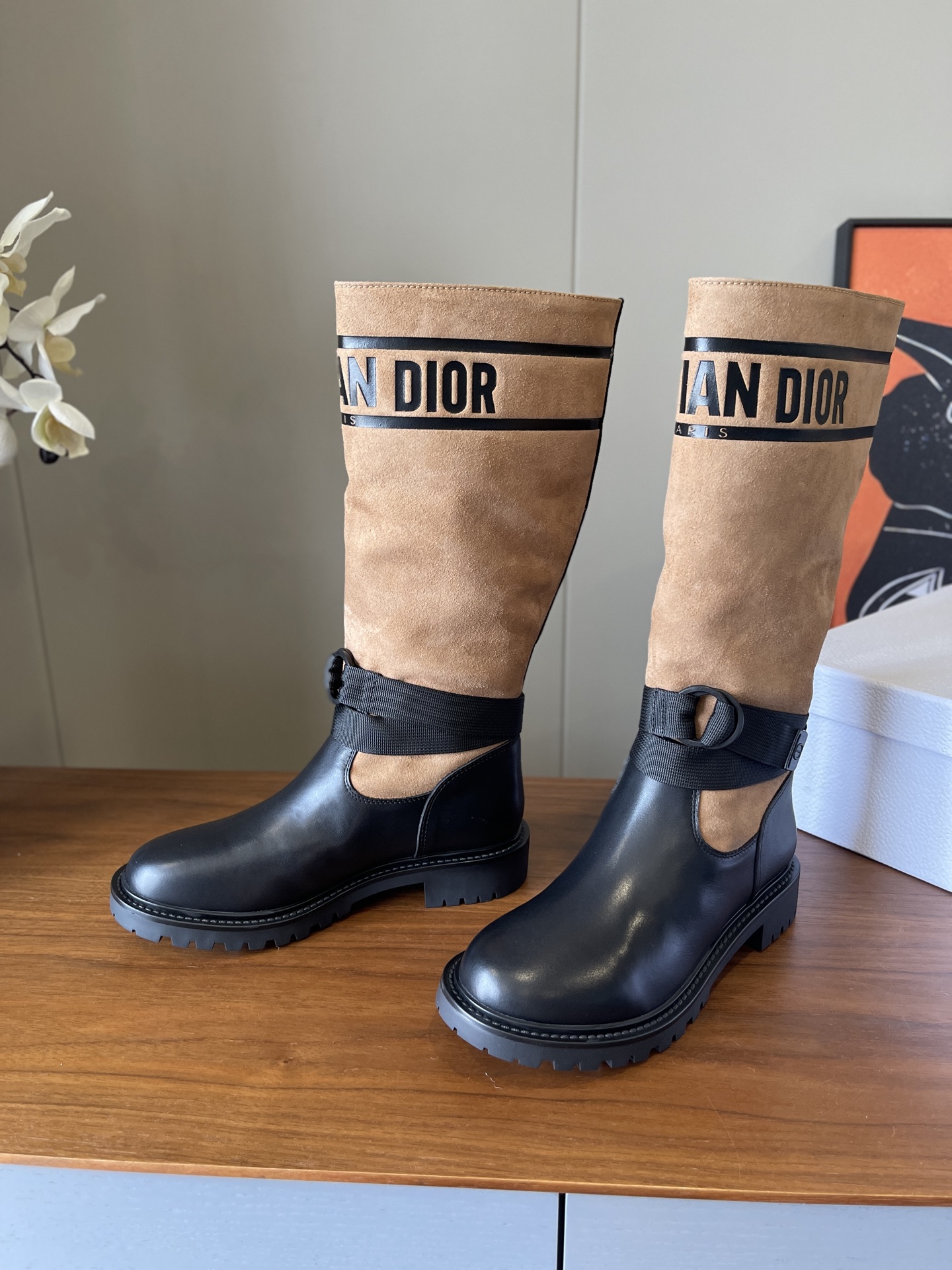 NO:563442,Leather Mauri Christian Dior**25fw new color calfskin and suede//sheep lining and wool lining two types//source version rubber sole//size35/36/37/38/39/ (set at 40.41. No return or exchange), boots, dior, boots, cowhide, chamois leather19860909皮里 毛里 Christian Dior**25fw新配色小牛皮拼麂皮//羊里羊毛里两种//源版橡胶底// size35/36/37/38/39/（定40.41.不退换）,靴子,dior,boots,cowhide,chamois leather,Women's Shoes