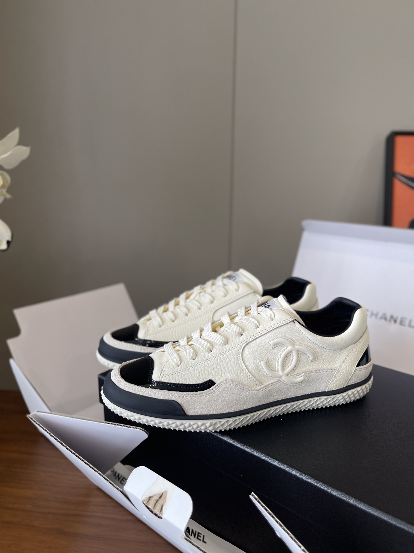 NO:646133,Dongguan top quality chanel 25p Xiaoxiang new style shoes // various colors of cowhide // inner sheepskin rubber foam bottom // size 35/36/37/38/39/ 40 non-returnable, casual shoes/sports shoes, chanel, sneakers, cowhide, sheepskin19860909莞产顶级 chanel 25p小香新款德训鞋//牛皮各种拼色//内里羊皮橡胶发泡底// size35/36/37/38/39/定40不退换,休闲鞋/运动鞋,chanel,sneakers,cowhide,sheepskin,Women's Shoes