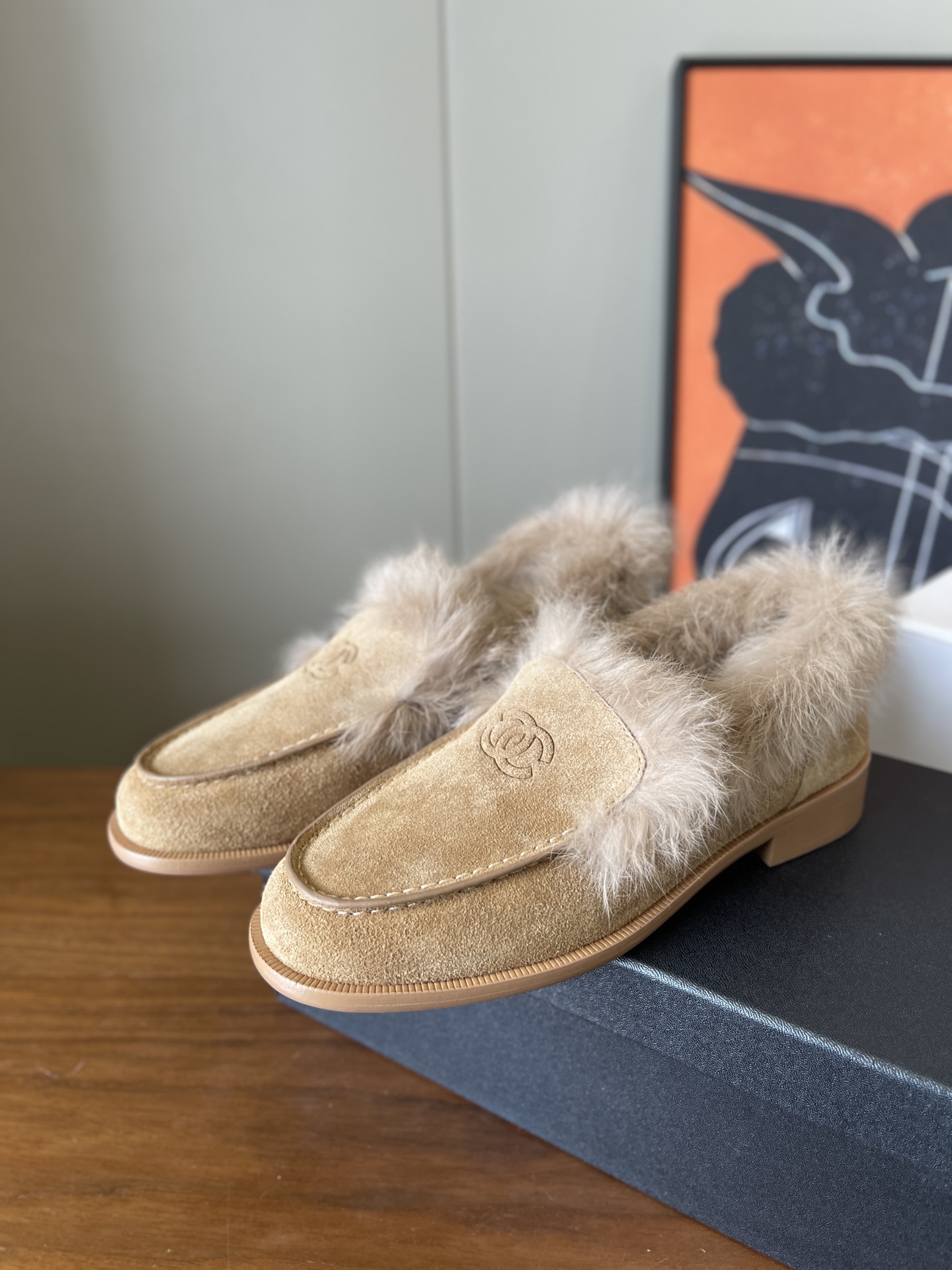 NO:616406,Top quality Chanel *beaver fur loafers//open edge beaded cowhide and suede/lining sheepskin//genuine leather sole//heel height about 3Cm//full packaging gift box// size35/36/37/38/39/ (40 pieces are custom-made and non-refundable), loafers, fur shoes, chanel, loafers, cowhide, sheepskin, chamois leather19860909顶级品质 Chanel *海狸毛乐福鞋//开边珠牛皮面和麂皮两种/内里羊皮//真皮底//跟高约3Cm//全套包装礼盒// size35/36/37/38/39/（40订做不退换）,乐福鞋毛毛鞋,chanel,loafers,cowhide,sheepskin,chamois leather,Women's Shoes