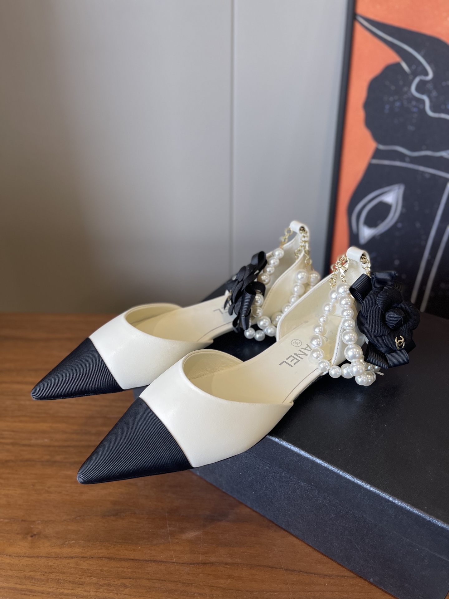 NO:646992,Top quality chanel 25K new pearl hollow pointed toe shoes //Sheepskin satin lining sheepskin leather sole //Full gift box packaging//size35/36/37/38/39/ (set at 40.41. No return or exchange), high heels sandals, chanel, sandals, high heels, sheepskin19860909顶级品质 chanel 25K新款珍珠中空尖头鞋//羊皮缎面内里羊皮真皮底//全套礼盒包装// size35/36/37/38/39/（定40.41.不退换）,高跟鞋凉鞋,chanel,sandals,high heels,sheepskin,Women's Shoes