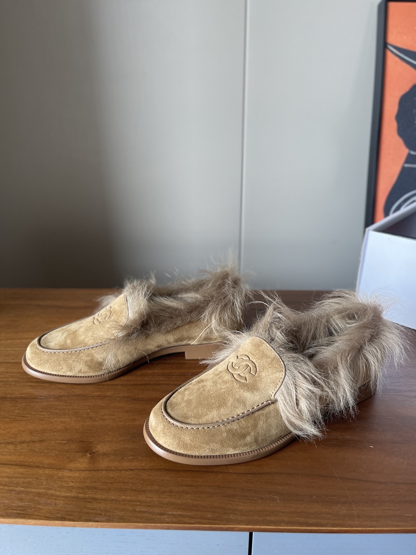 NO:653403,The top version of Chanel 25k Rex Rabbit fur loafers made in Dongguan // Source version leather with matching color genuine leather sole // Complete gift box packaging // Size 35/36/37/38/39/ Order 40 non-refundable, loafers, chanel, loafers19860909莞产顶级版本 chanel 25k獭兔毛里乐福鞋//源版皮料对色真皮底//礼盒全套包装// size35/36/37/38/39/定40不退换,乐福鞋毛毛鞋,chanel,loafers,Women's Shoes