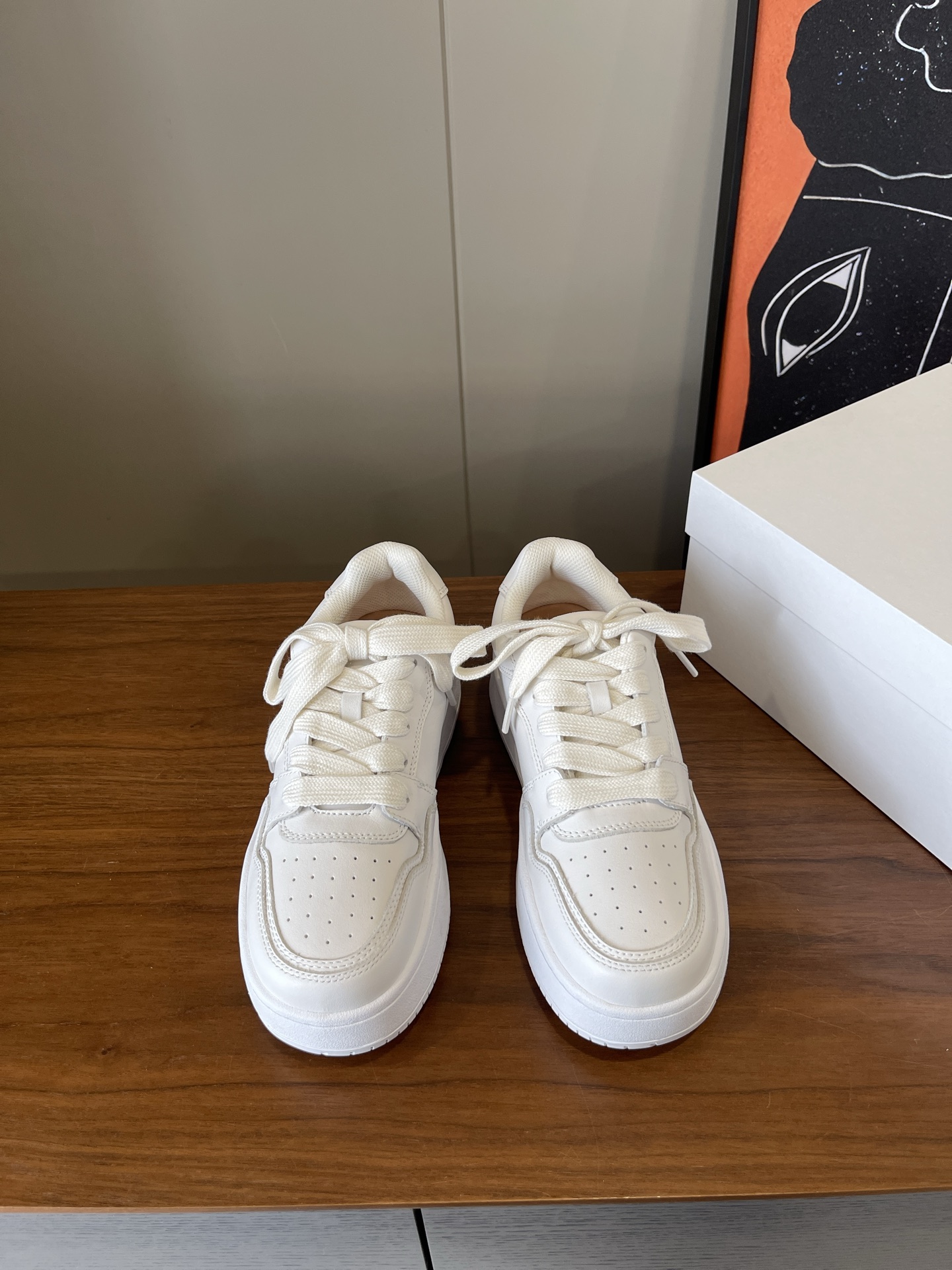 NO:669995,The row25 new casual shoes made in Guangzhou // two kinds of cowhide and suede // with removable opal bead buckle / rubber sole // size 35/36/37/38/39/ 40 non-refundable, casual shoes/sports shoes, sneakers, cowhide, chamois leather19860909莞产The row25新款休闲鞋//牛皮and麂皮两种//配可拆卸猫眼石珠扣/橡胶底// size35/36/37/38/39/定40不退换,休闲鞋/运动鞋,sneakers,cowhide,chamois leather,Women's Shoes