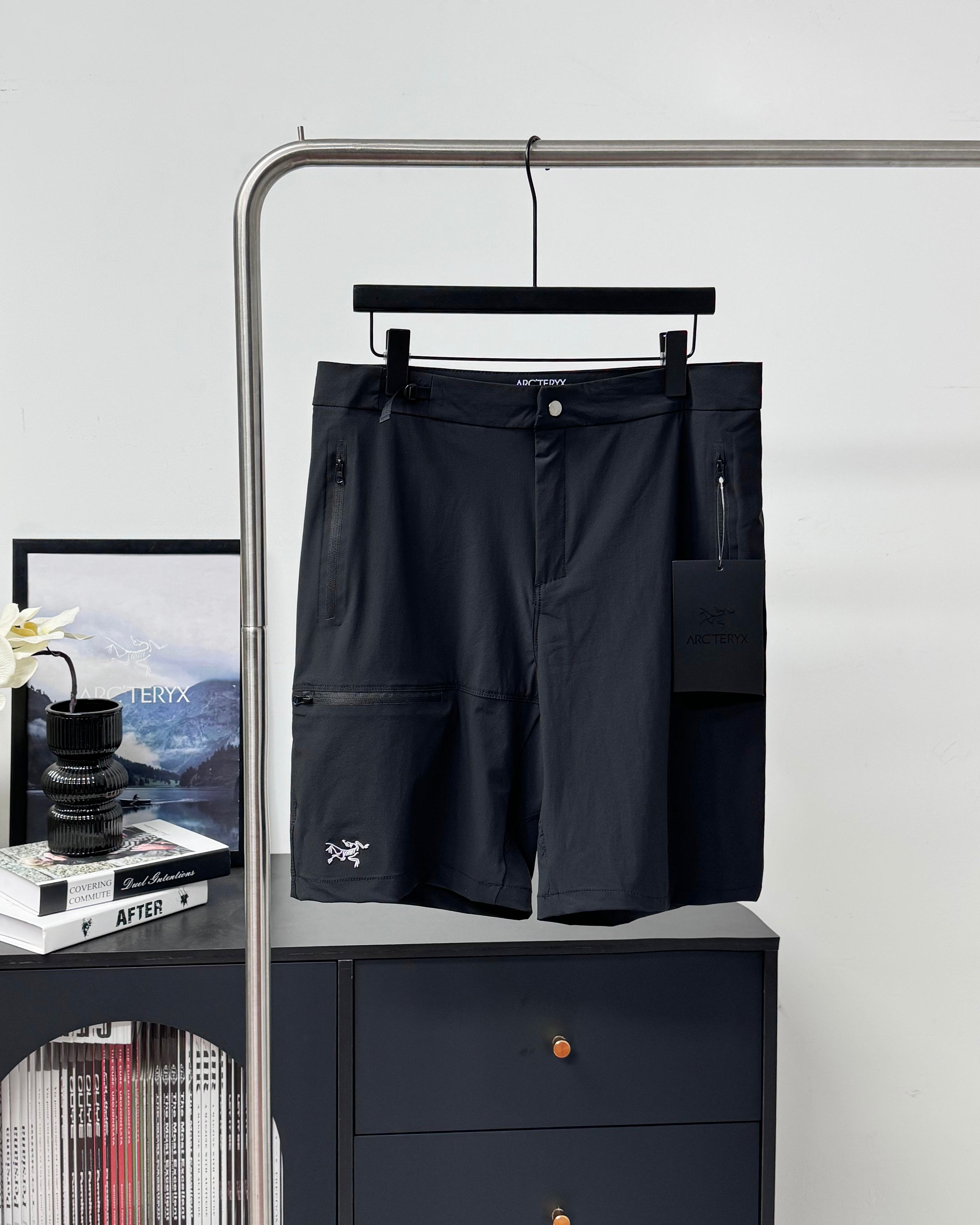 Alternative view of Shorts 08483