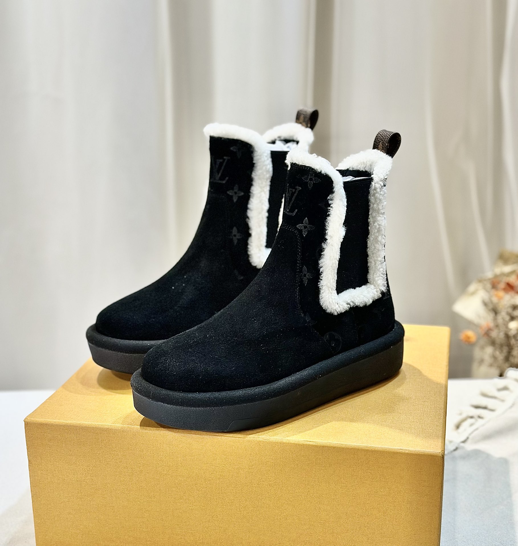 New Bulcan Boots with Pure Wool and Rubber Sole for Cosmopolitan Comfort - 图片 4
