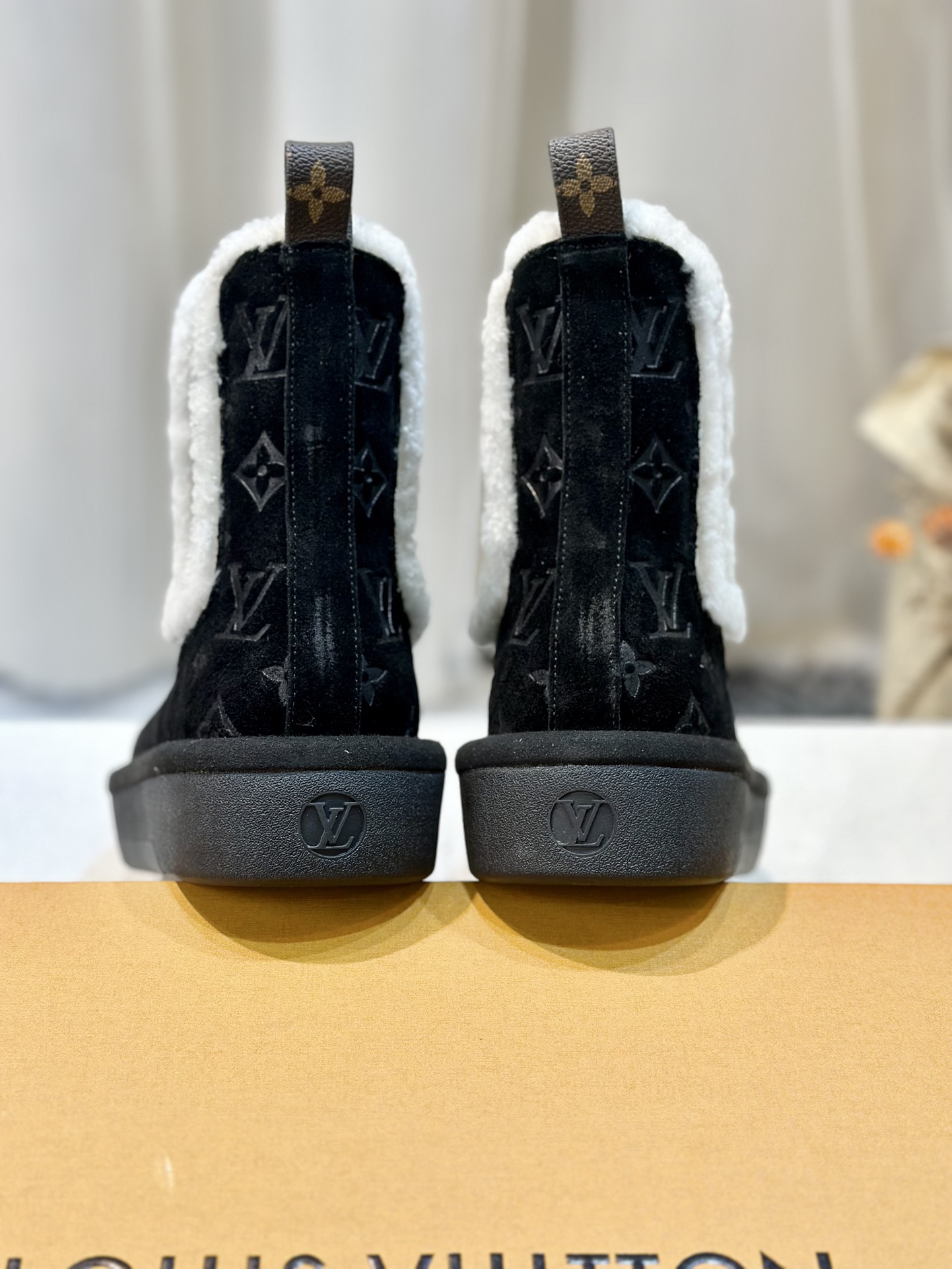 New Bulcan Boots with Pure Wool and Rubber Sole for Cosmopolitan Comfort - 图片 3