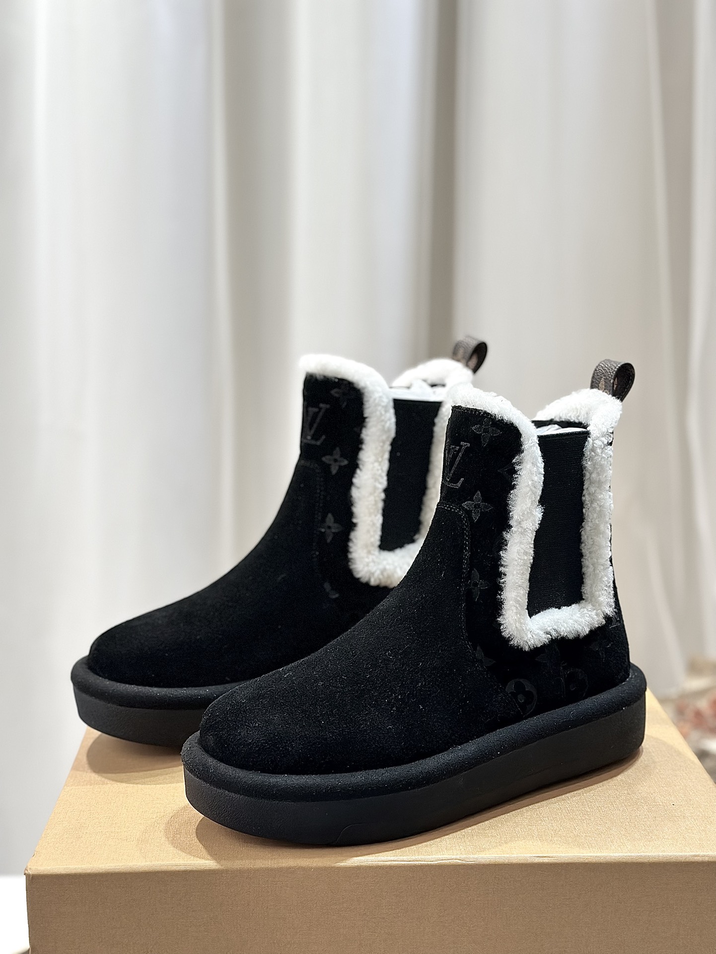 New Bulcan Boots with Pure Wool and Rubber Sole for Cosmopolitan Comfort - 图片 2