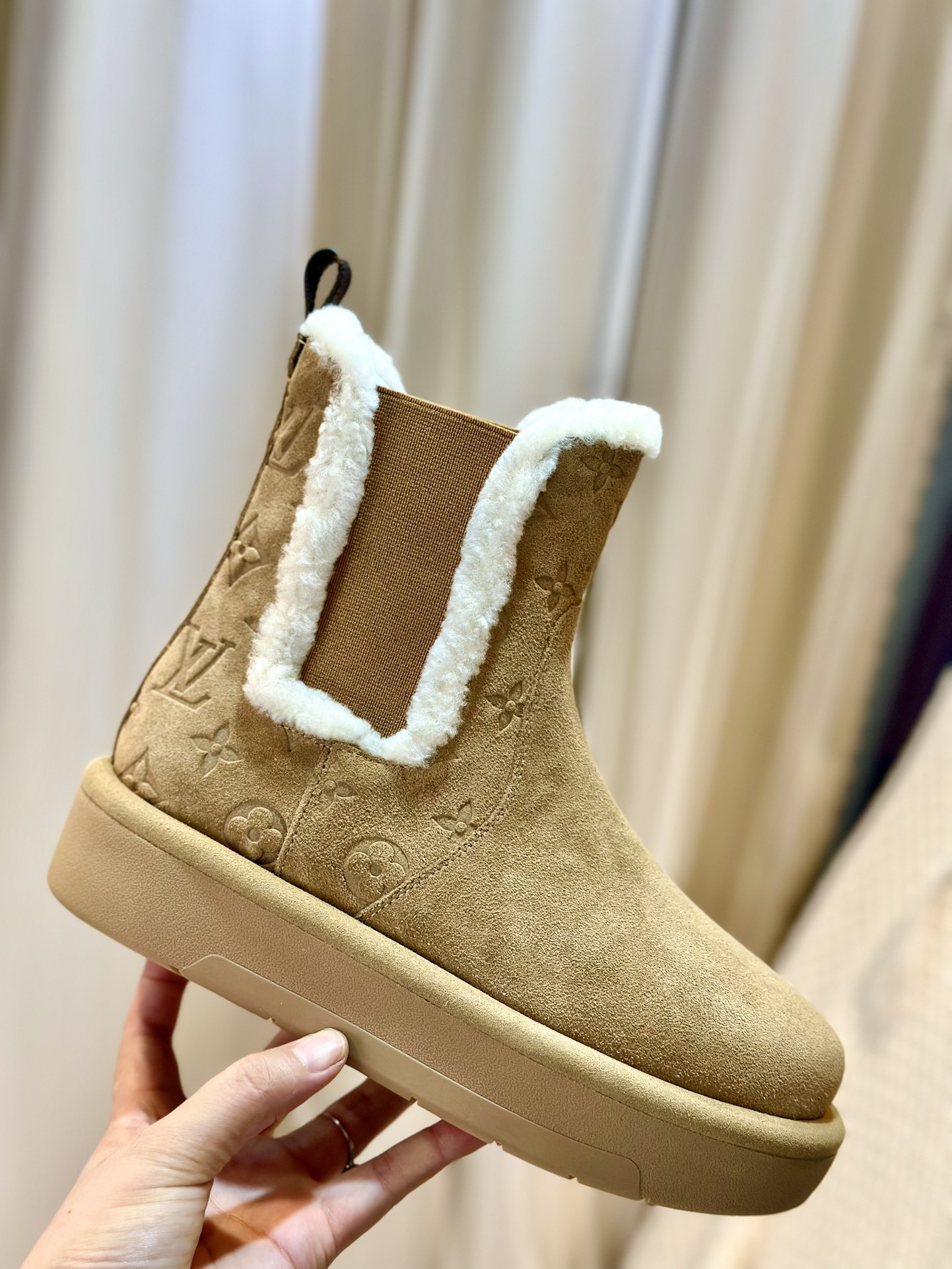Latest L Family Bulcan Boots: Pure Wool, Rubber Base, Cosmopolitan Comfort. - 图片 4