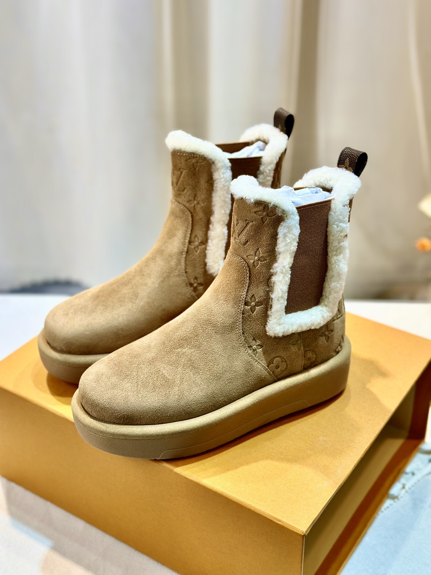 Latest L Family Bulcan Boots: Pure Wool, Rubber Base, Cosmopolitan Comfort. - 图片 3