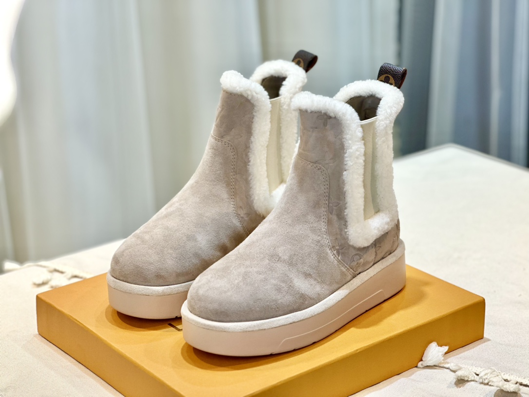 Latest Cosmopolitan Comfort Bulcan Boots: Pure Wool, Rubber Base, Size 35-41
