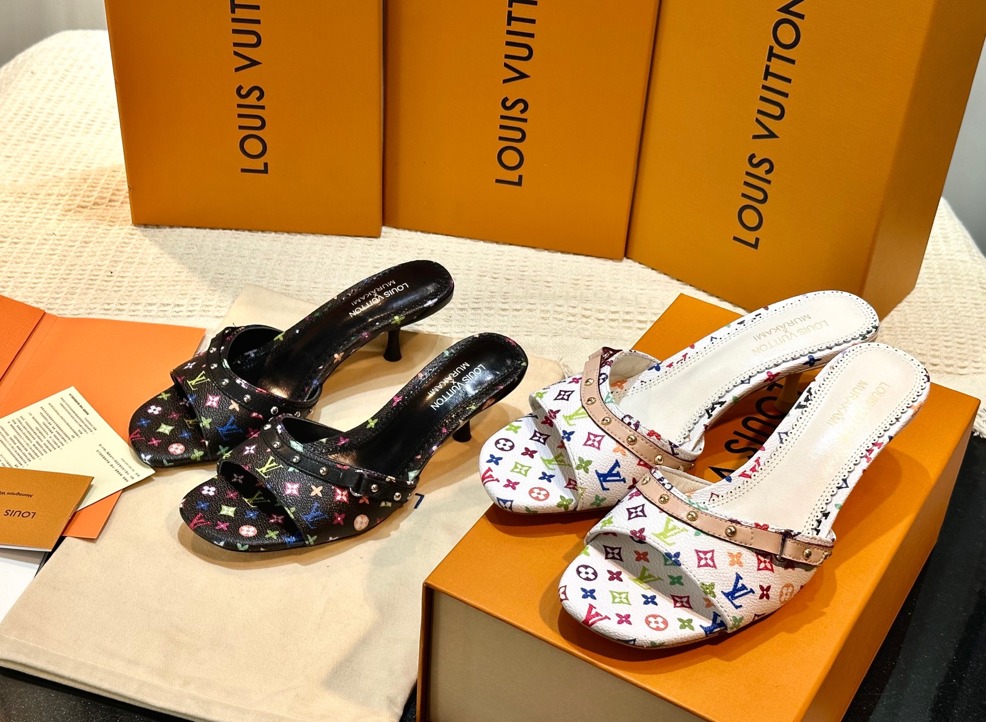 NO:168352,Spring VUITTON LOUI.金博￣￣￣￣￣￣￣￣ Rubber bottom Double-layer leather bottom ★Premium version ★Original development Exclusive mold opening ★Digit number 35/42 Height height 5.5, louis vuitton19860909春款VUITTON LOUI .馿家￣￣￣￣￣ 橡胶底 双层真皮底 ★顶级版本  ★原版开发 独家开模 ★码数35/42 跟高5.5,,louis vuitton,Women's Shoes