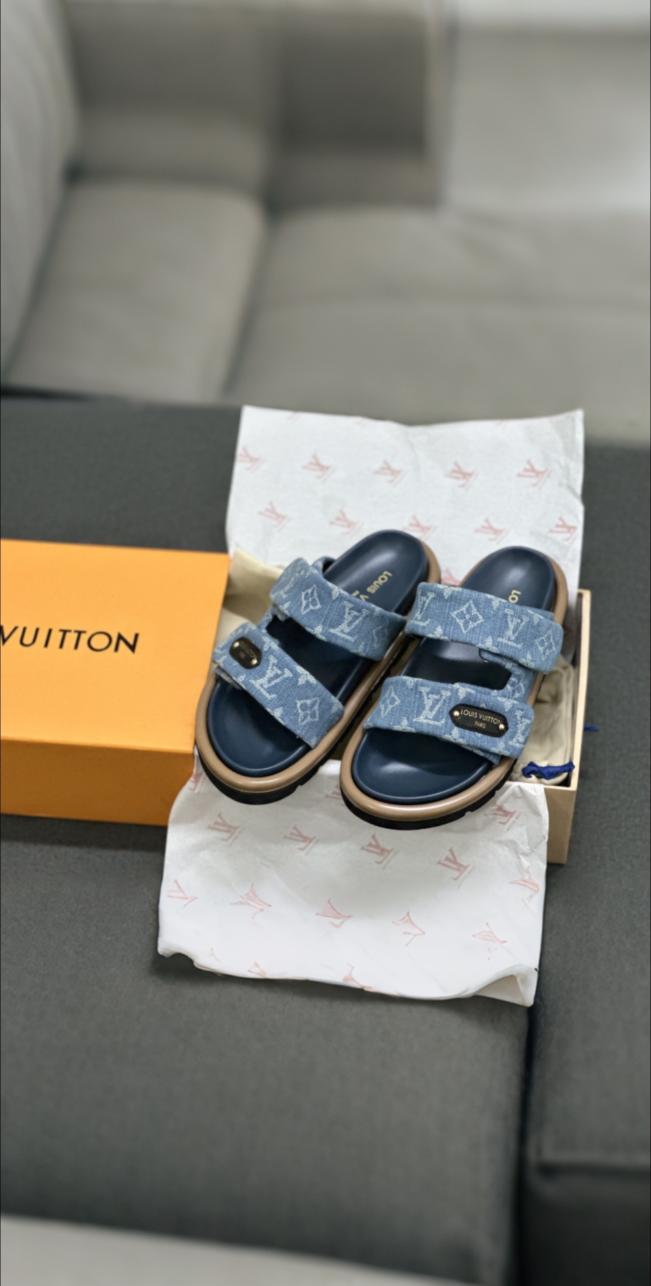 NO:408999,VUITTON LOUI .卡宝￣￣￣￣￣￣￣￣ ★Top version ★Original development Exclusive model opening ★Size 35/45 Multi-color optional, slippers, louis vuitton, slippers19860909VUITTON LOUI .馿家￣￣￣￣￣ ★顶级版本 ★原版开发 独家开模 ★码数35/45 多色可选,拖鞋,louis vuitton,slippers,Women's Shoes