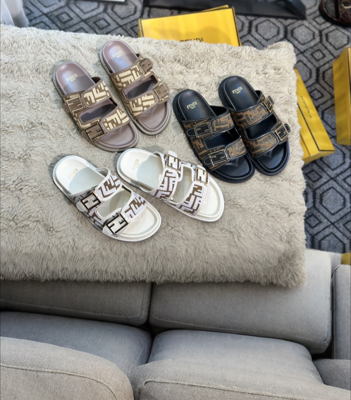 NO:247421,Couple model The latest FENDI latest popular double-belt flat slippers with FF decorative buckle, decorated with FF pattern   leather edge, size 35-45, sandals, fendi, sandals, slippers19860909情侣款 最新FENDI最新爆款双带平底拖鞋,带FF装饰性搭扣,饰有FF图案 皮边, 码数35-45码,凉鞋,fendi,sandals,slippers,Women's Shoes