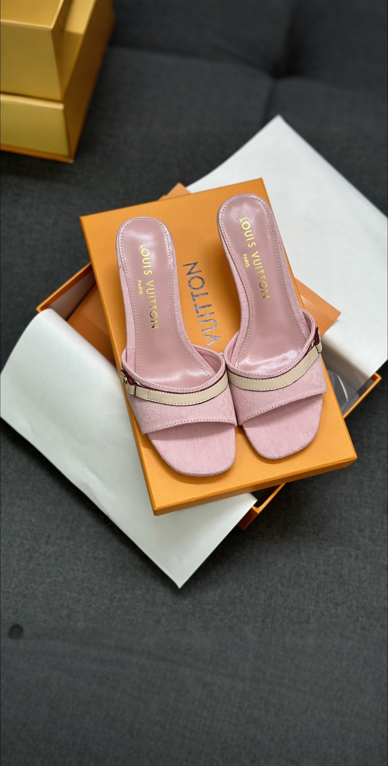 NO:257103,2025 spring VUITTON LOUI.金博￣￣￣￣￣￣￣￣￣ Rubber sole Double-layer leather sole 240 ★Premium version ★Original development Exclusive mold opening ★Size 35/42 Heel height 9.5, high heels, louis vuitton, high heels198609092025春款VUITTON LOUI .馿家￣￣￣￣￣ 橡胶底 双层真皮底240 ★顶级版本  ★原版开发 独家开模 ★码数35/42 跟高9.5,高跟鞋,louis vuitton,high heels,Women's Shoes